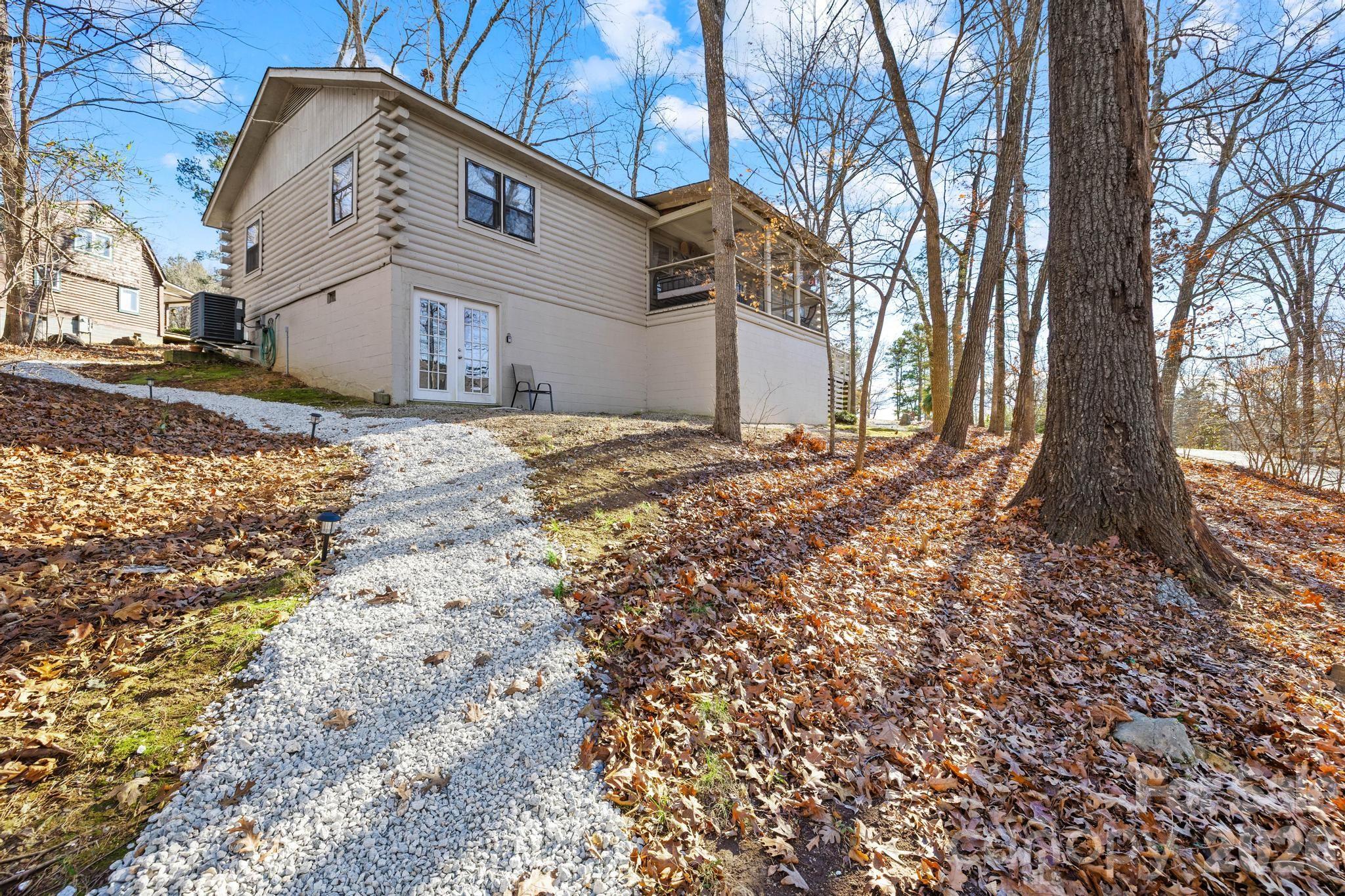 294 Carroll Cove — Clover