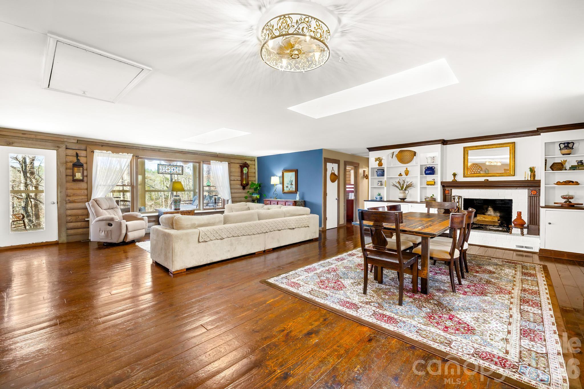 294 Carroll Cove — Clover