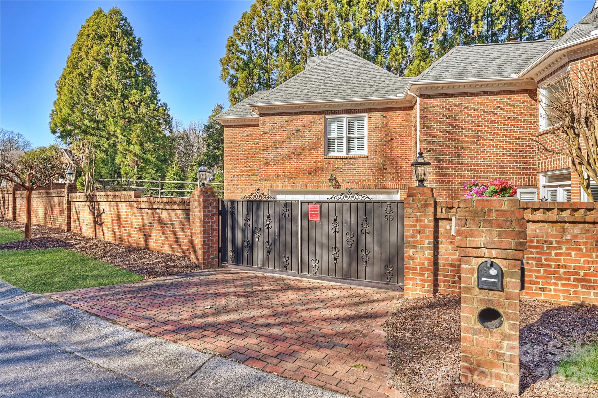 5242 Colony Road — Charlotte