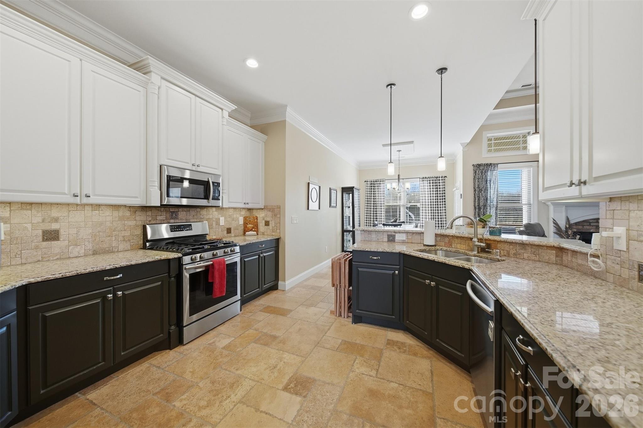 1743 Whitewater Court — Hickory