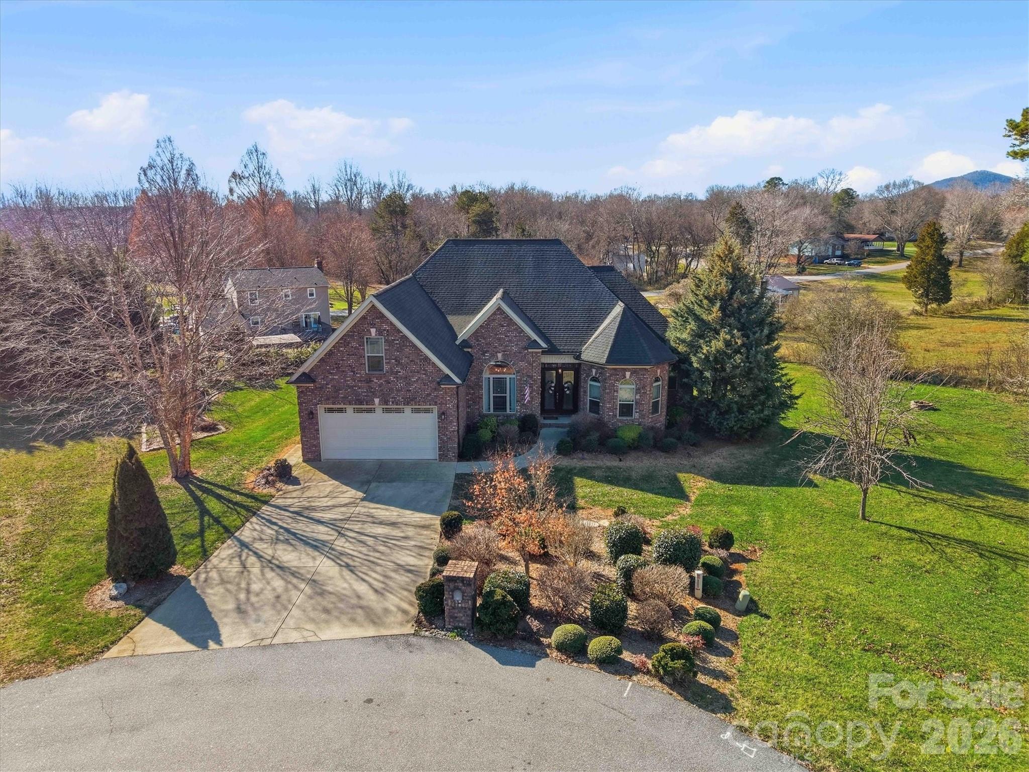 1743 Whitewater Court — Hickory