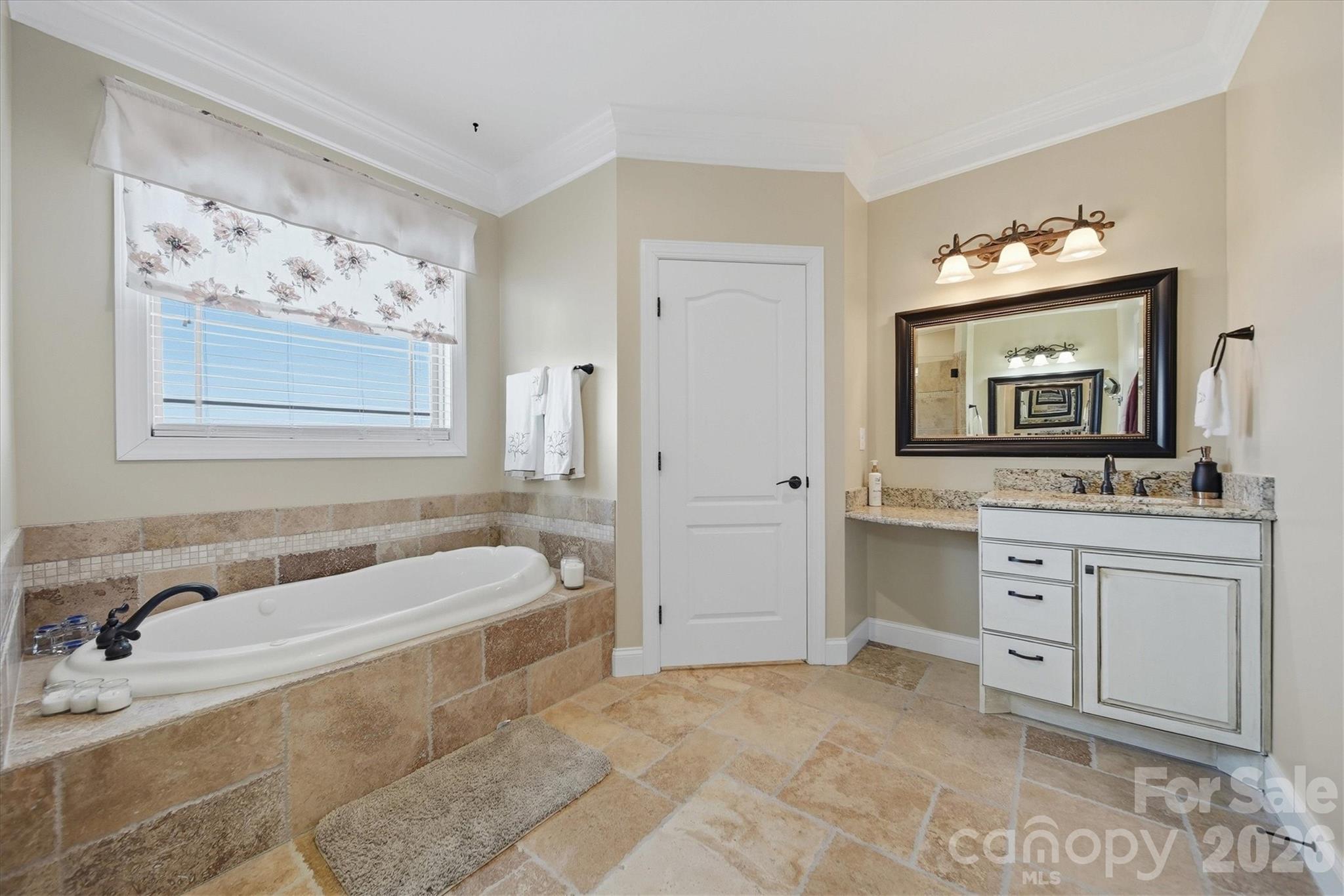 1743 Whitewater Court — Hickory
