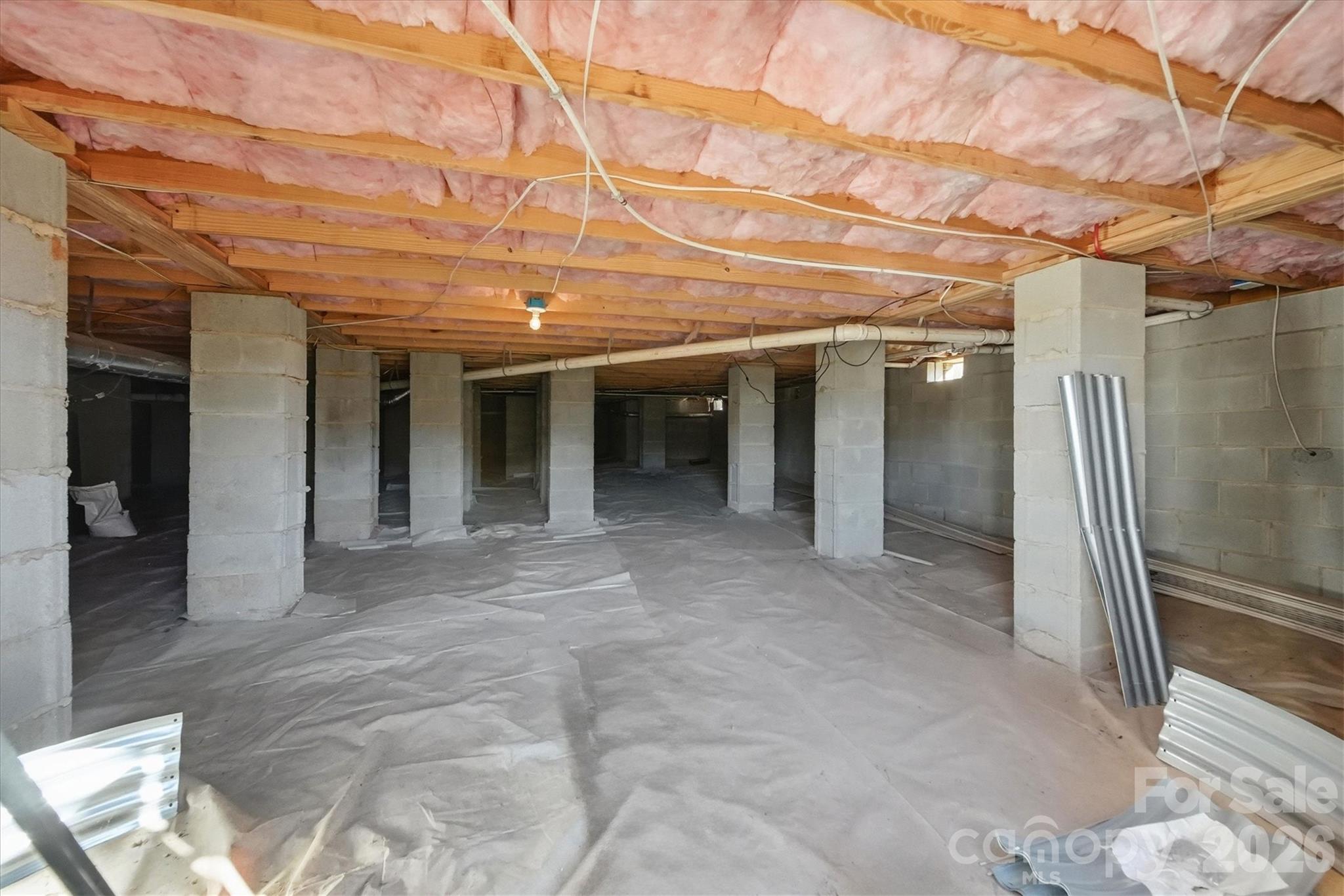 1743 Whitewater Court — Hickory