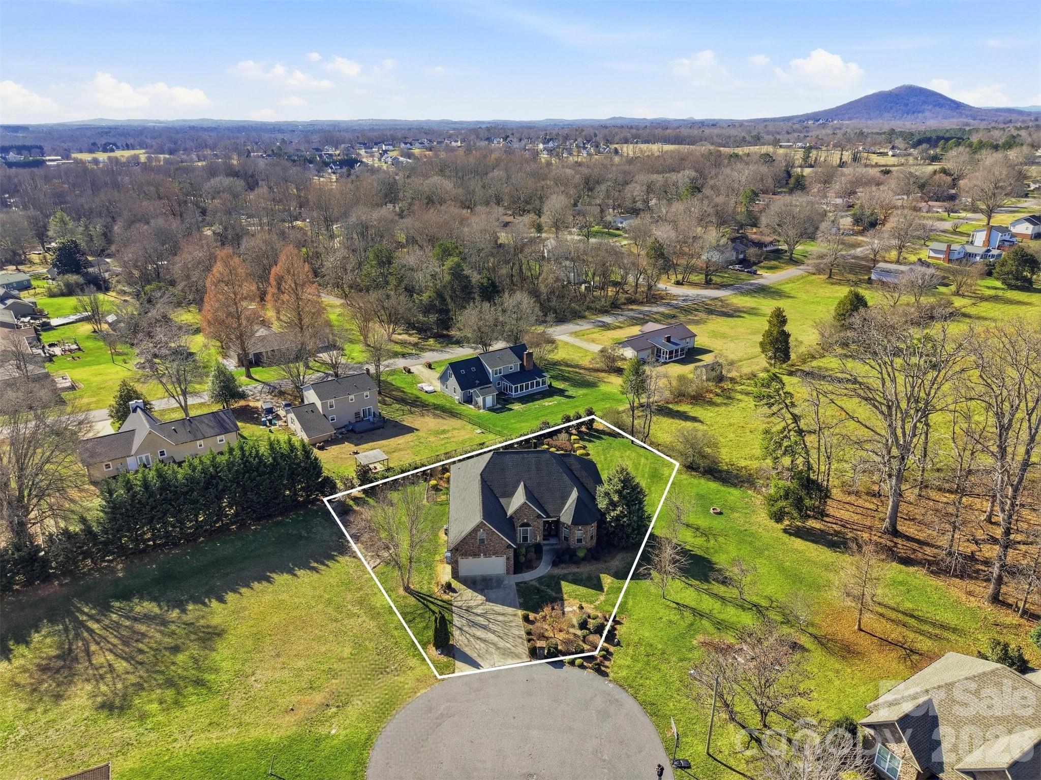1743 Whitewater Court — Hickory