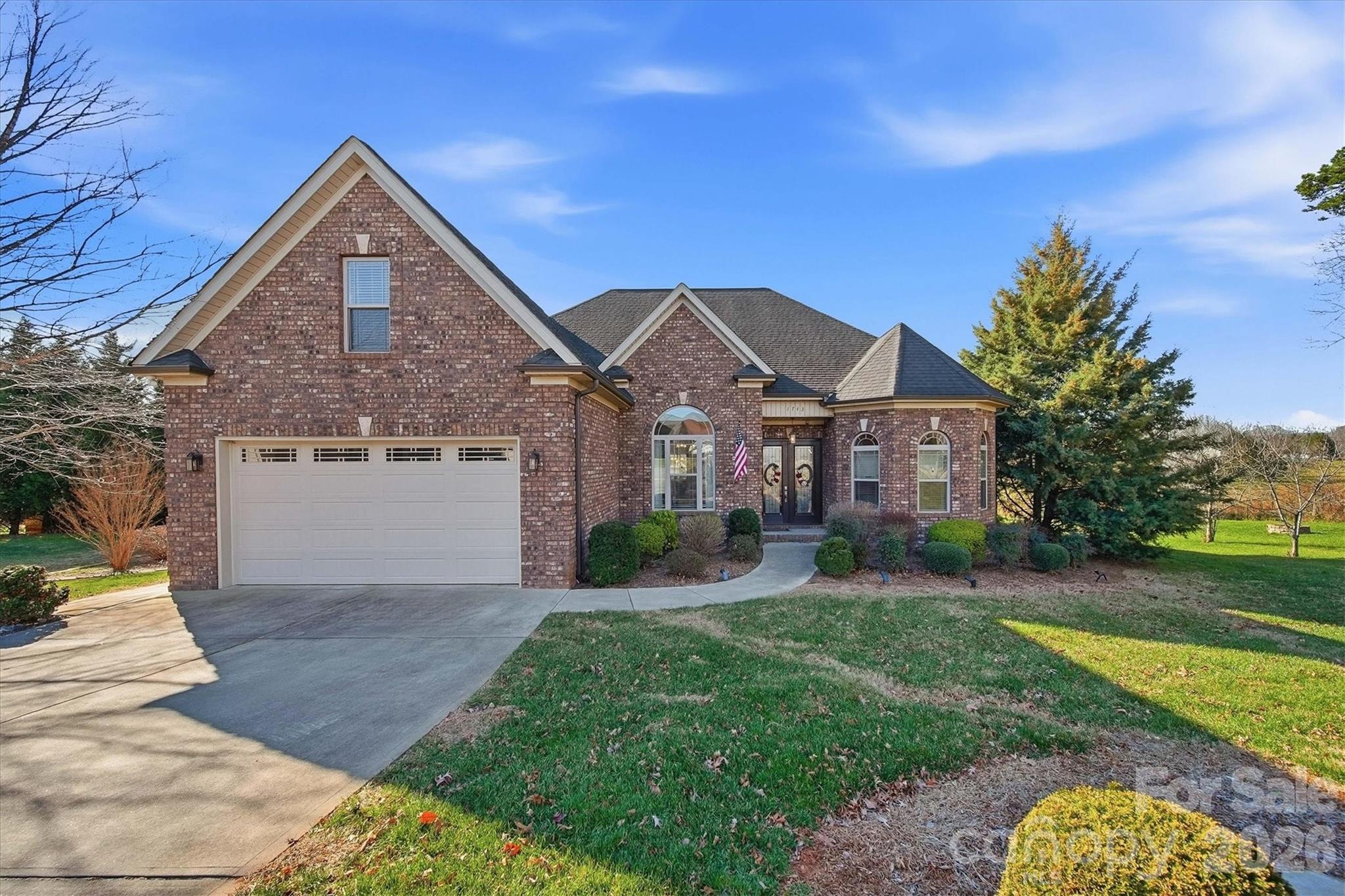 1743 Whitewater Court — Hickory
