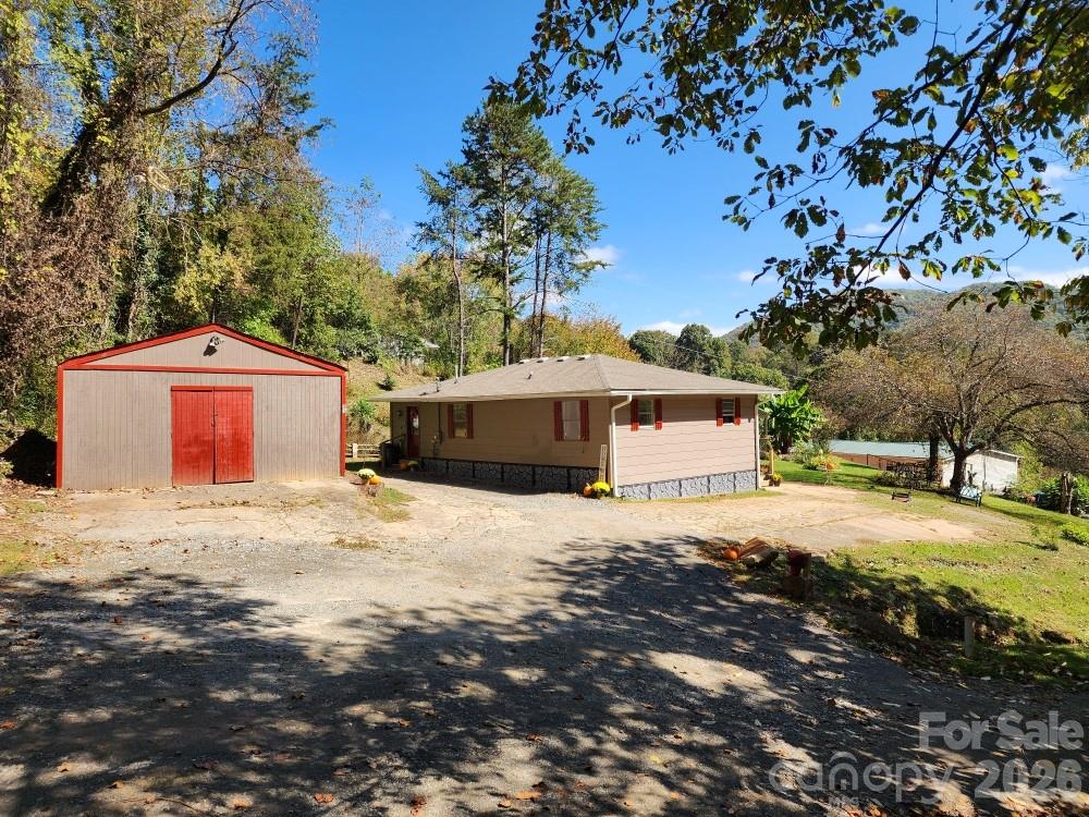 41 Gunches Dirt Road — Candler