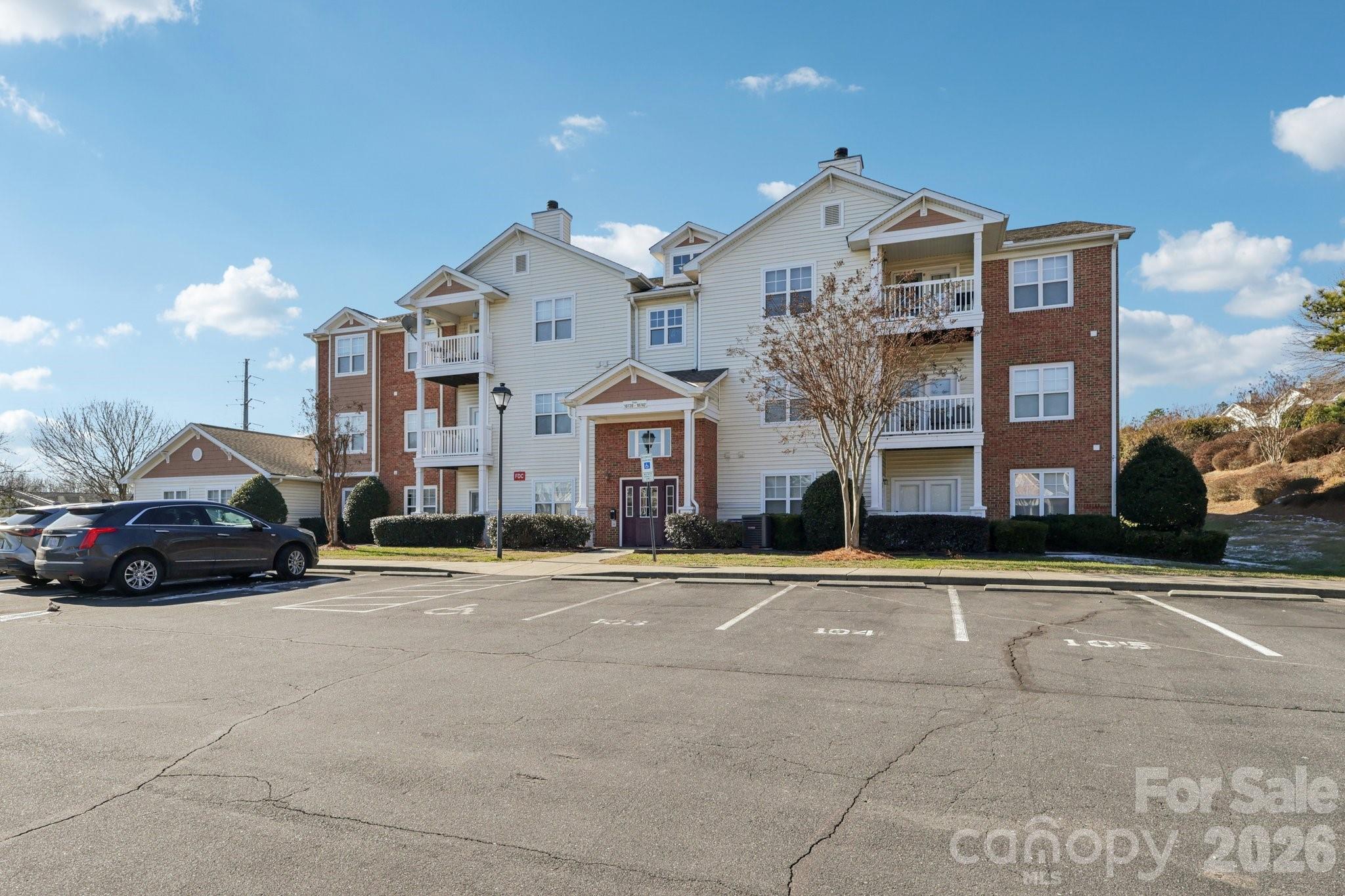 10742 Hill Point Court — Charlotte