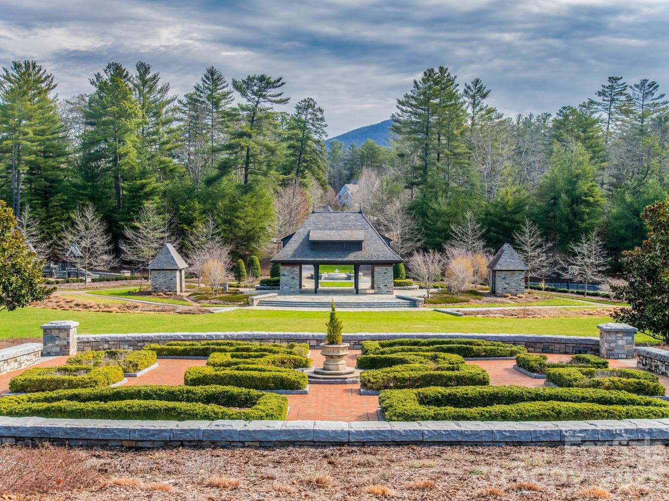 221 Fern Grove Court — Asheville