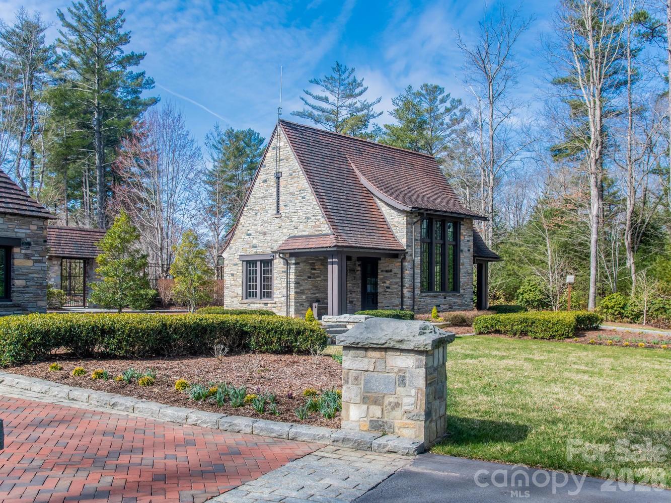 221 Fern Grove Court — Asheville