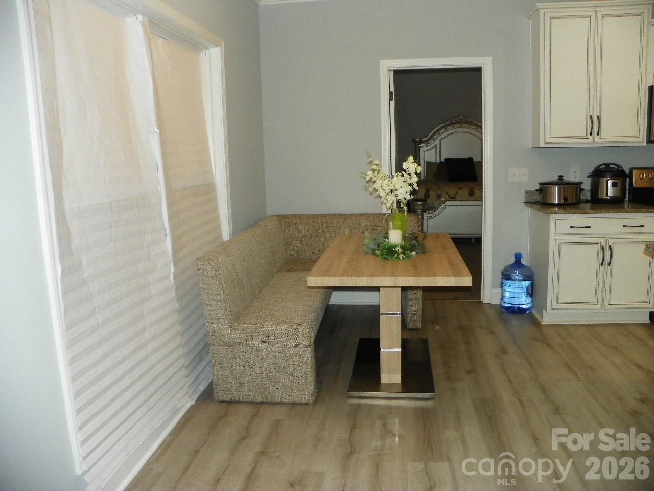 128 Summer Lake Drive — New London