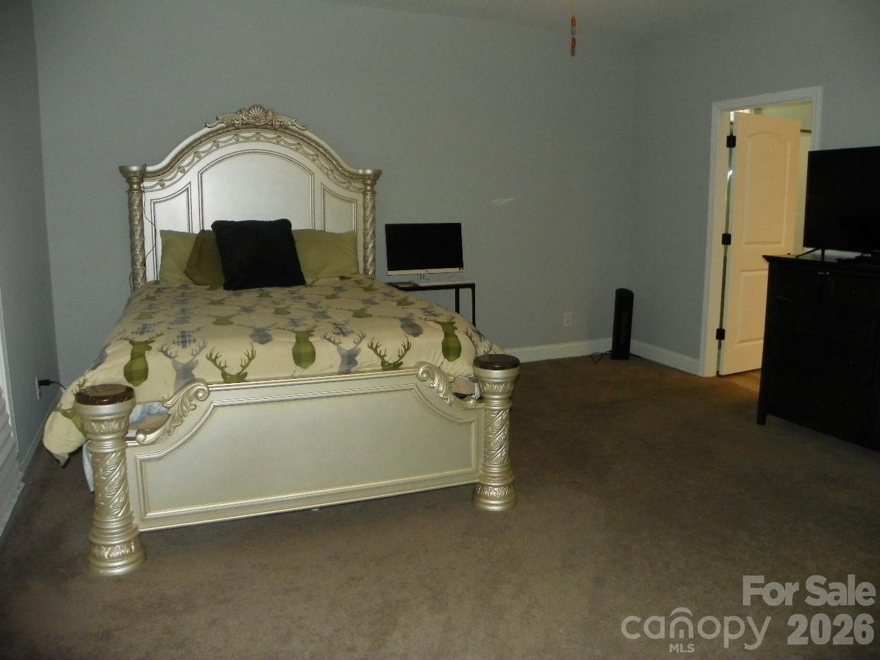 128 Summer Lake Drive — New London