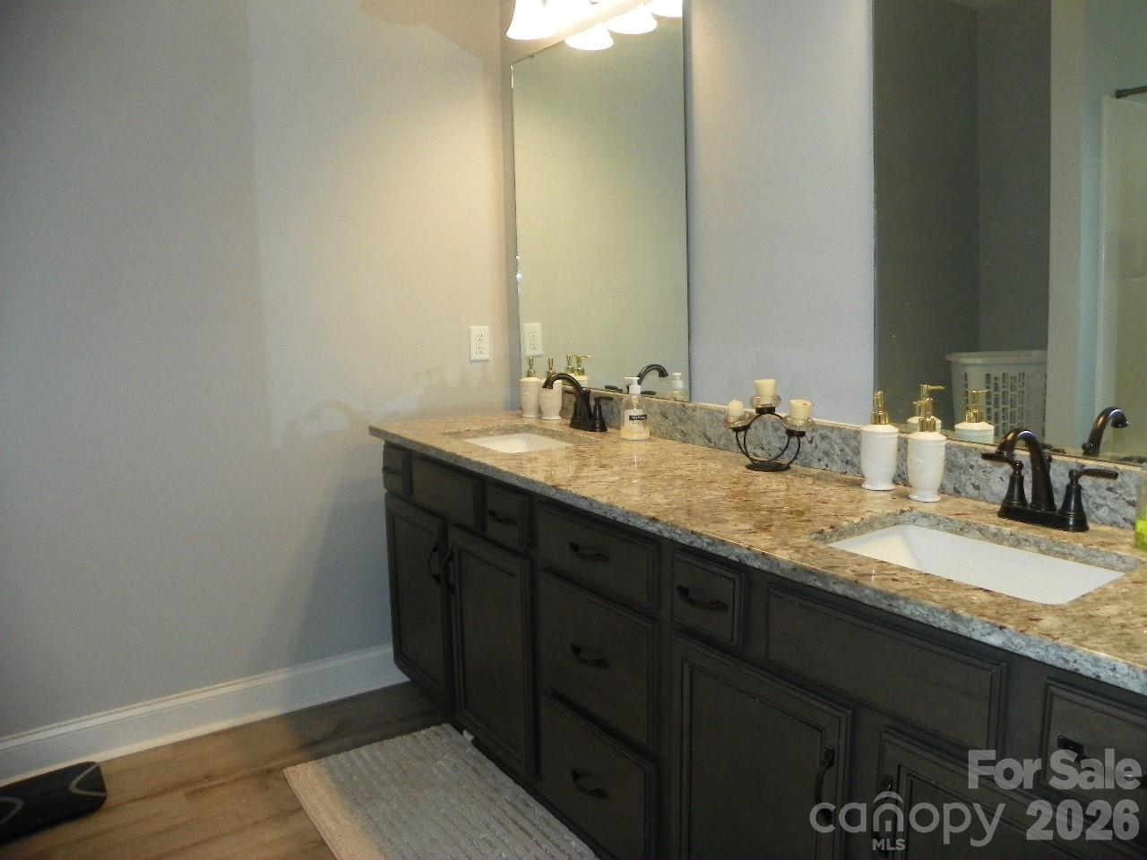128 Summer Lake Drive — New London