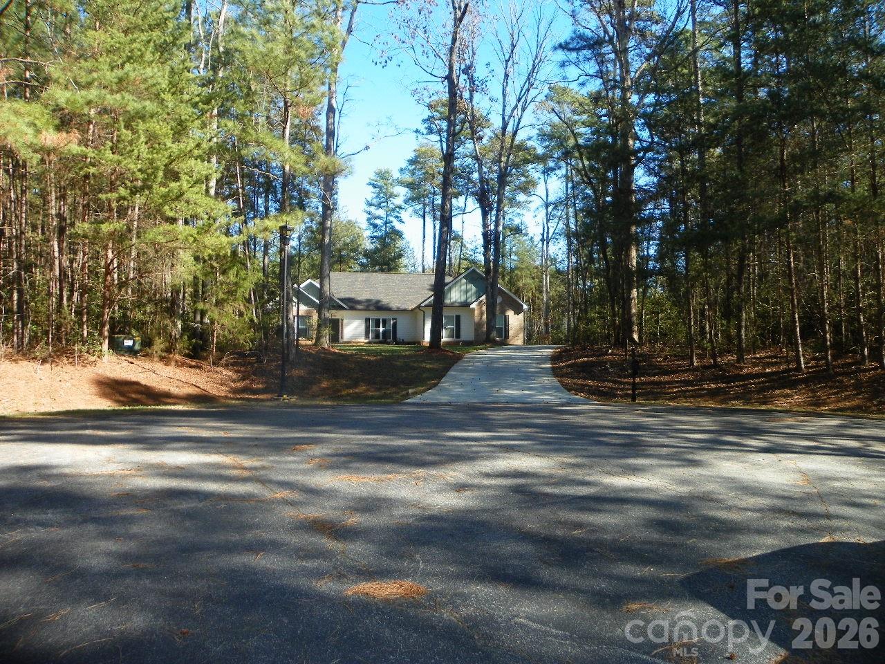 128 Summer Lake Drive — New London