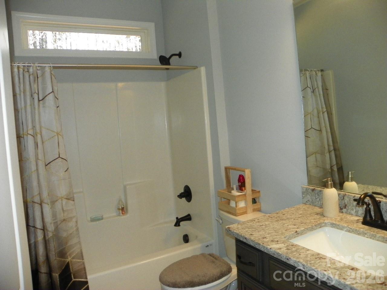 128 Summer Lake Drive — New London