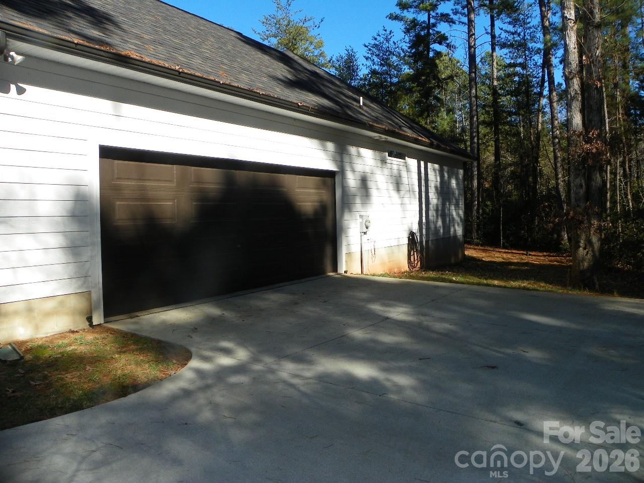 128 Summer Lake Drive — New London