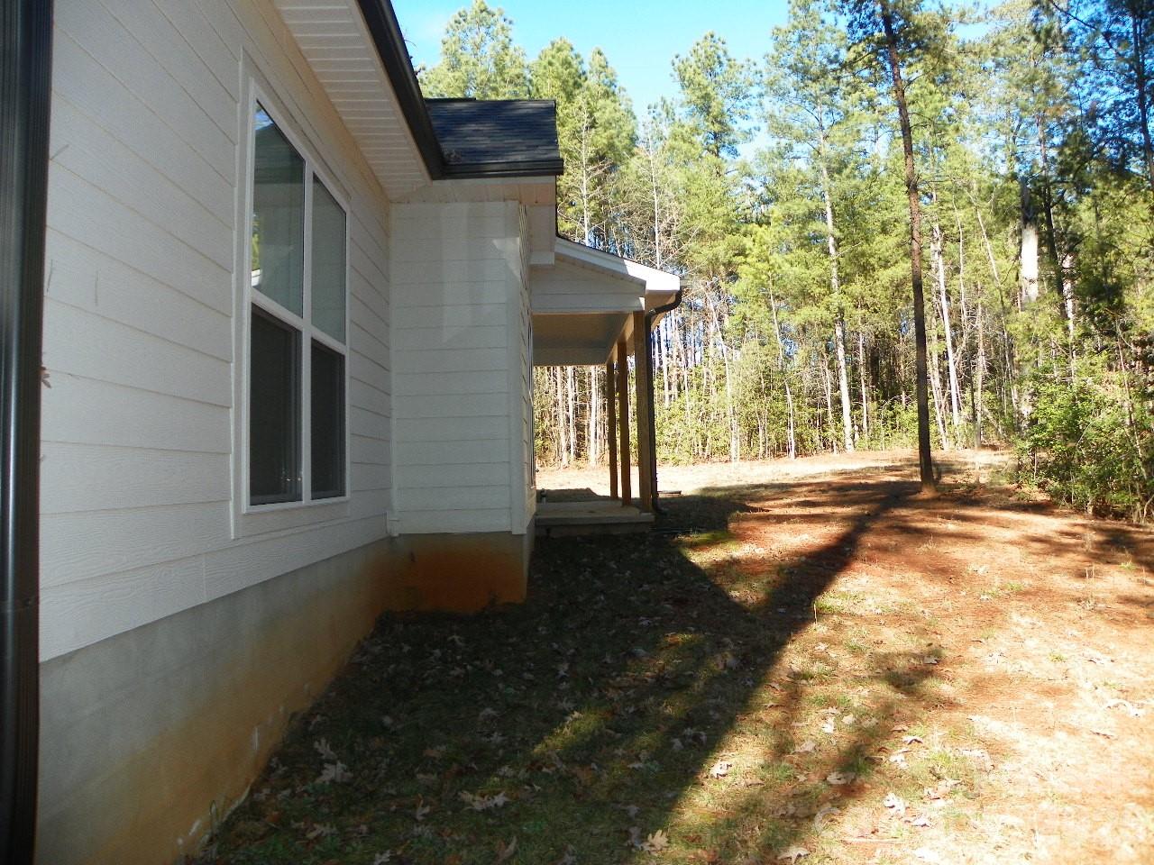 128 Summer Lake Drive — New London