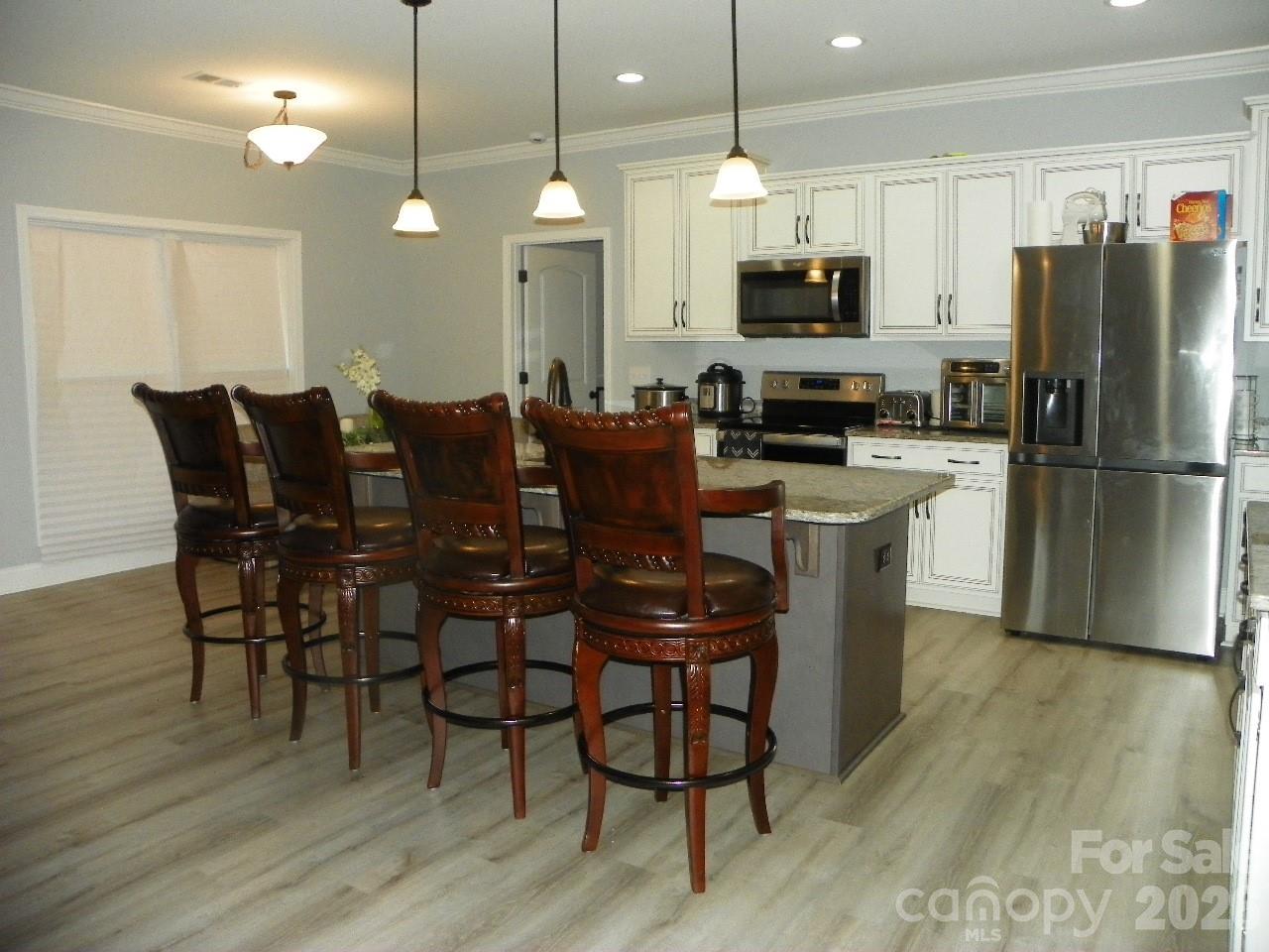 128 Summer Lake Drive — New London