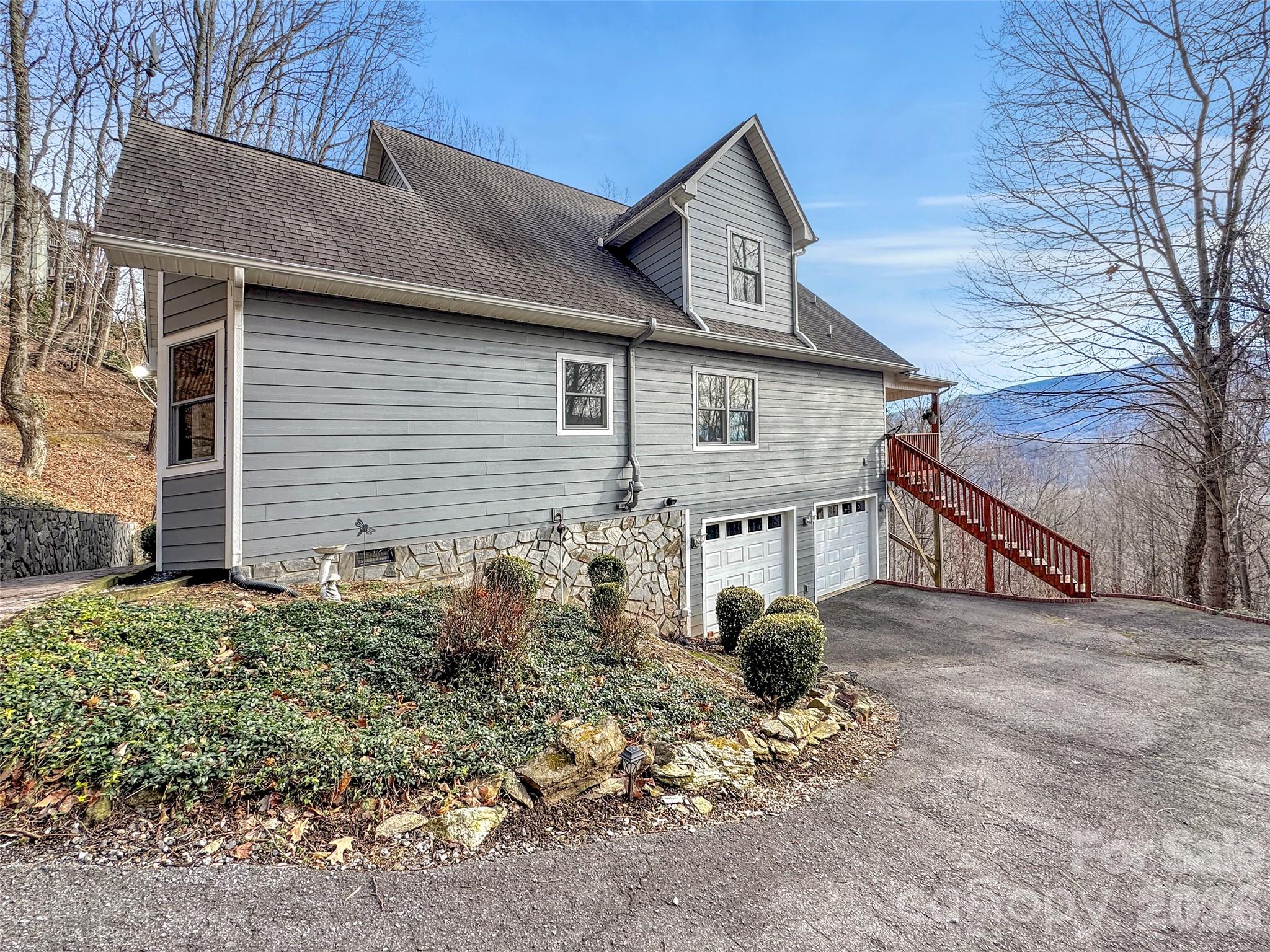 371 Falcon Ridge Drive — Waynesville