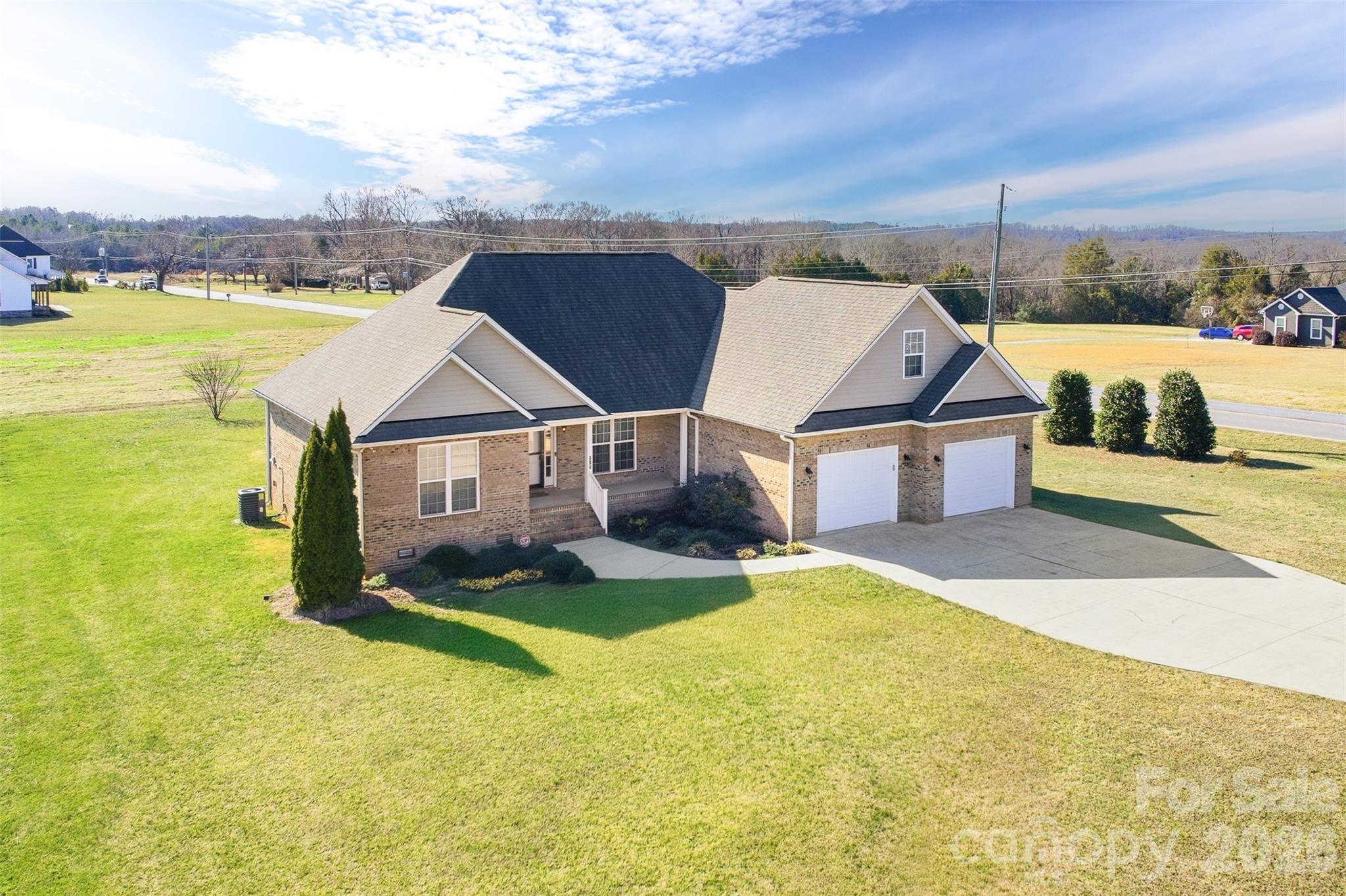 884 Clear Creek Circle — Lincolnton