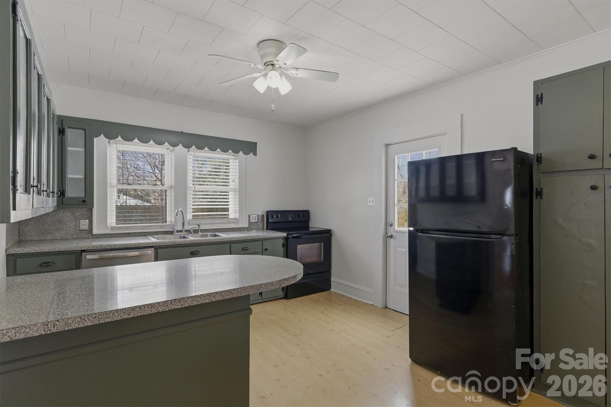 112 Myrtle Street — Morganton