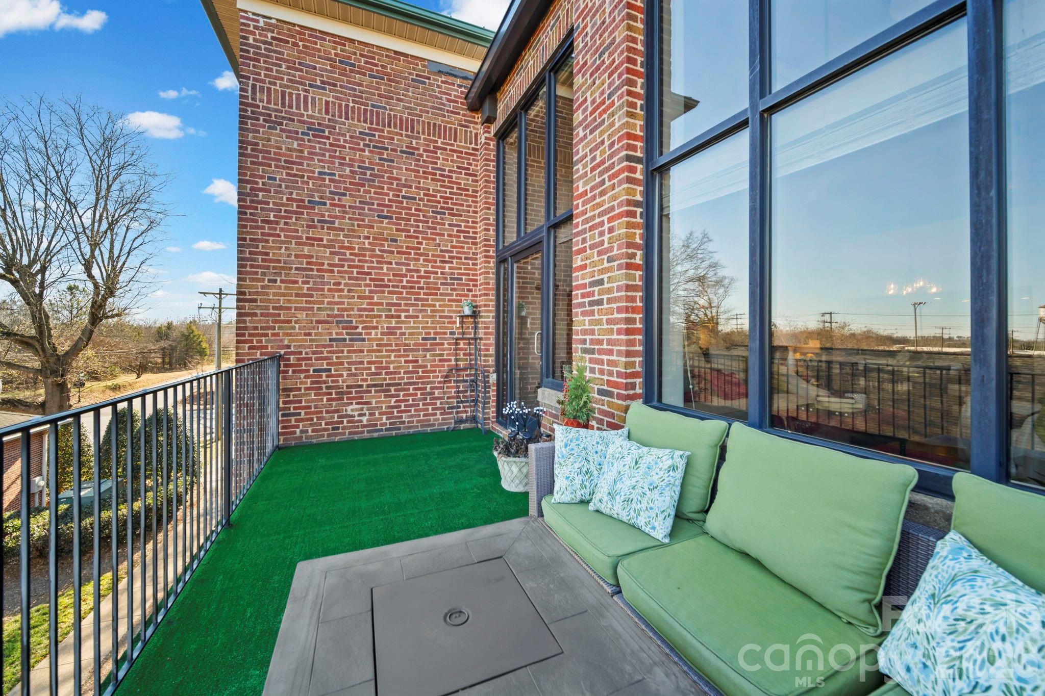 589 Catawba Street E — Belmont