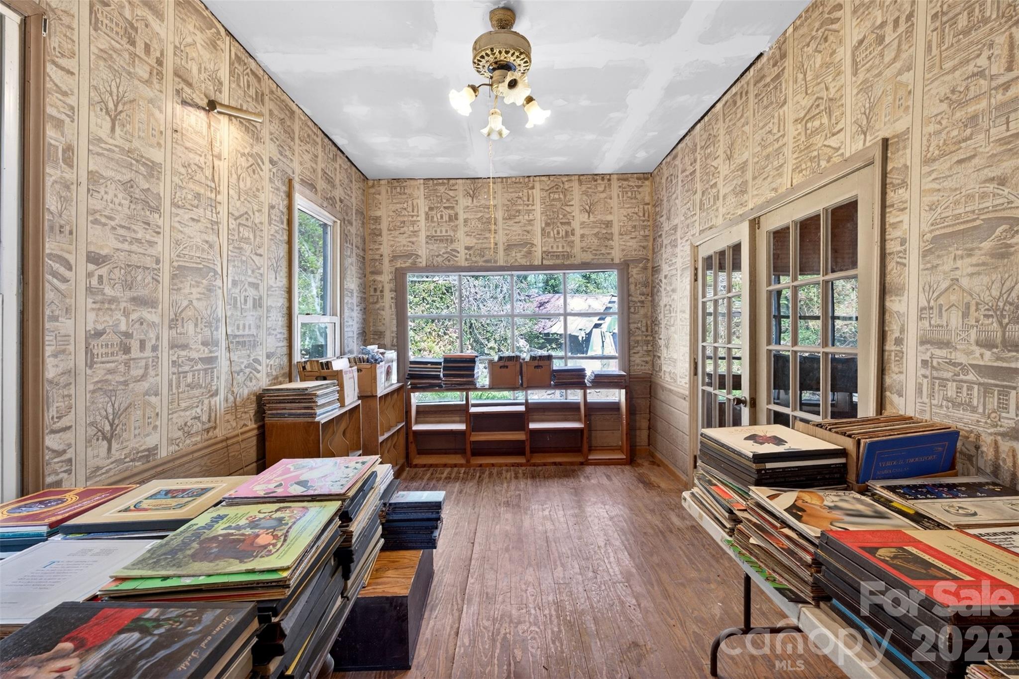 105 Poplar Street — Saluda