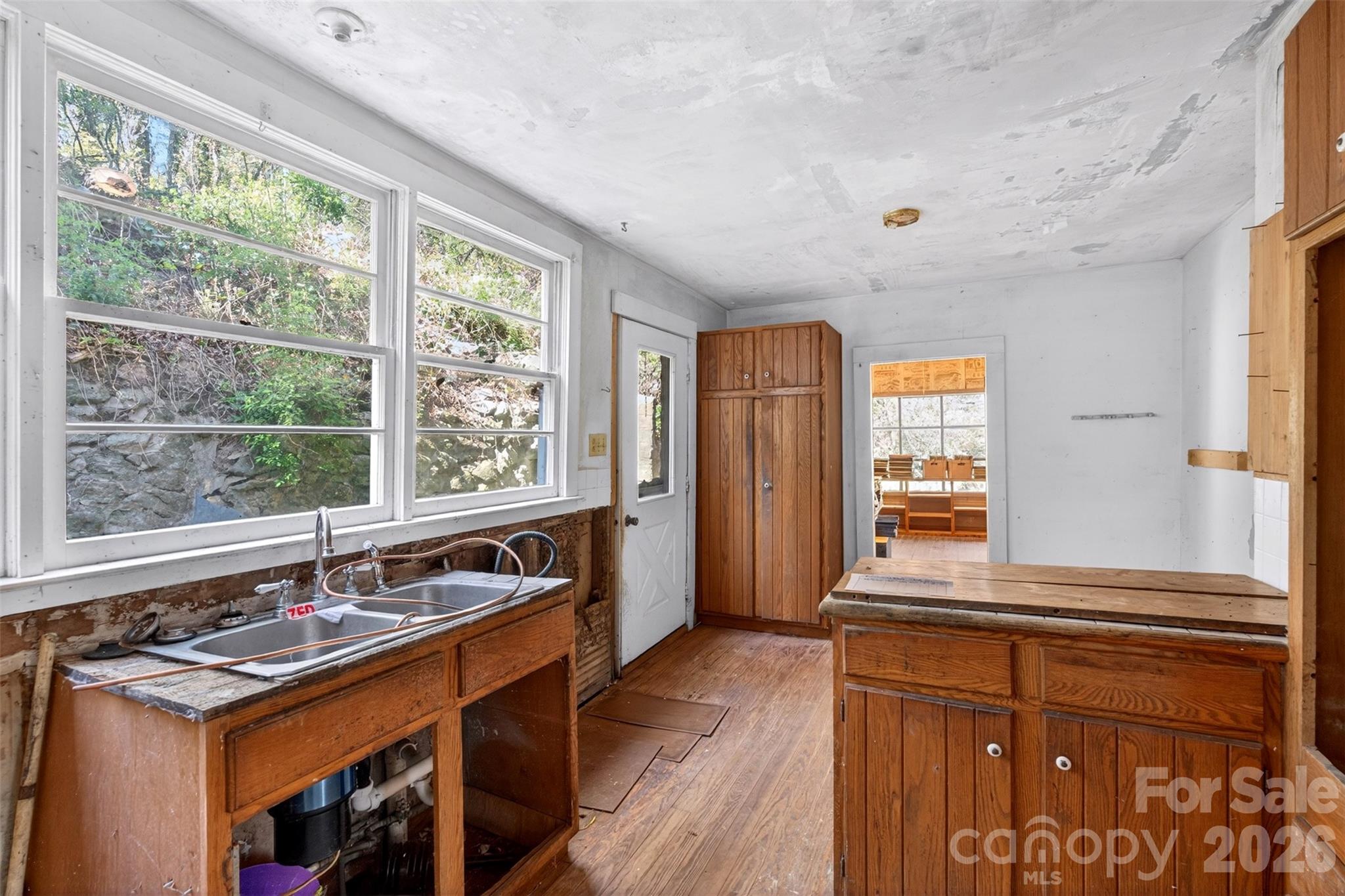 105 Poplar Street — Saluda