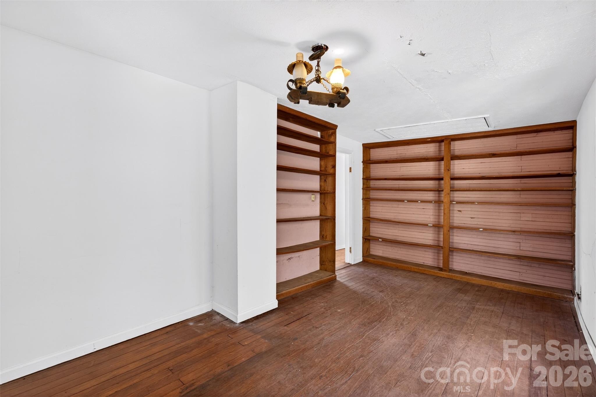 105 Poplar Street — Saluda
