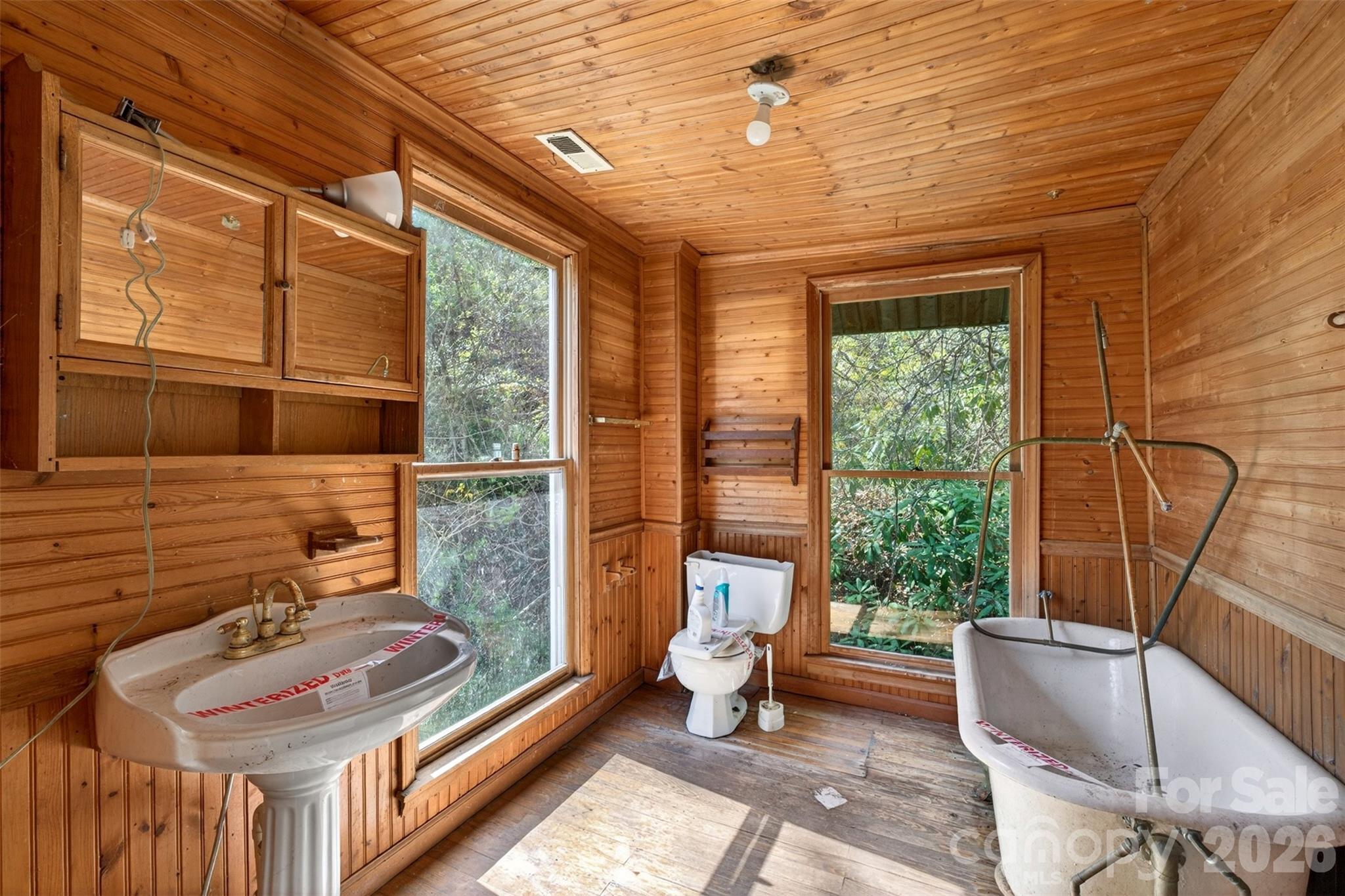 105 Poplar Street — Saluda