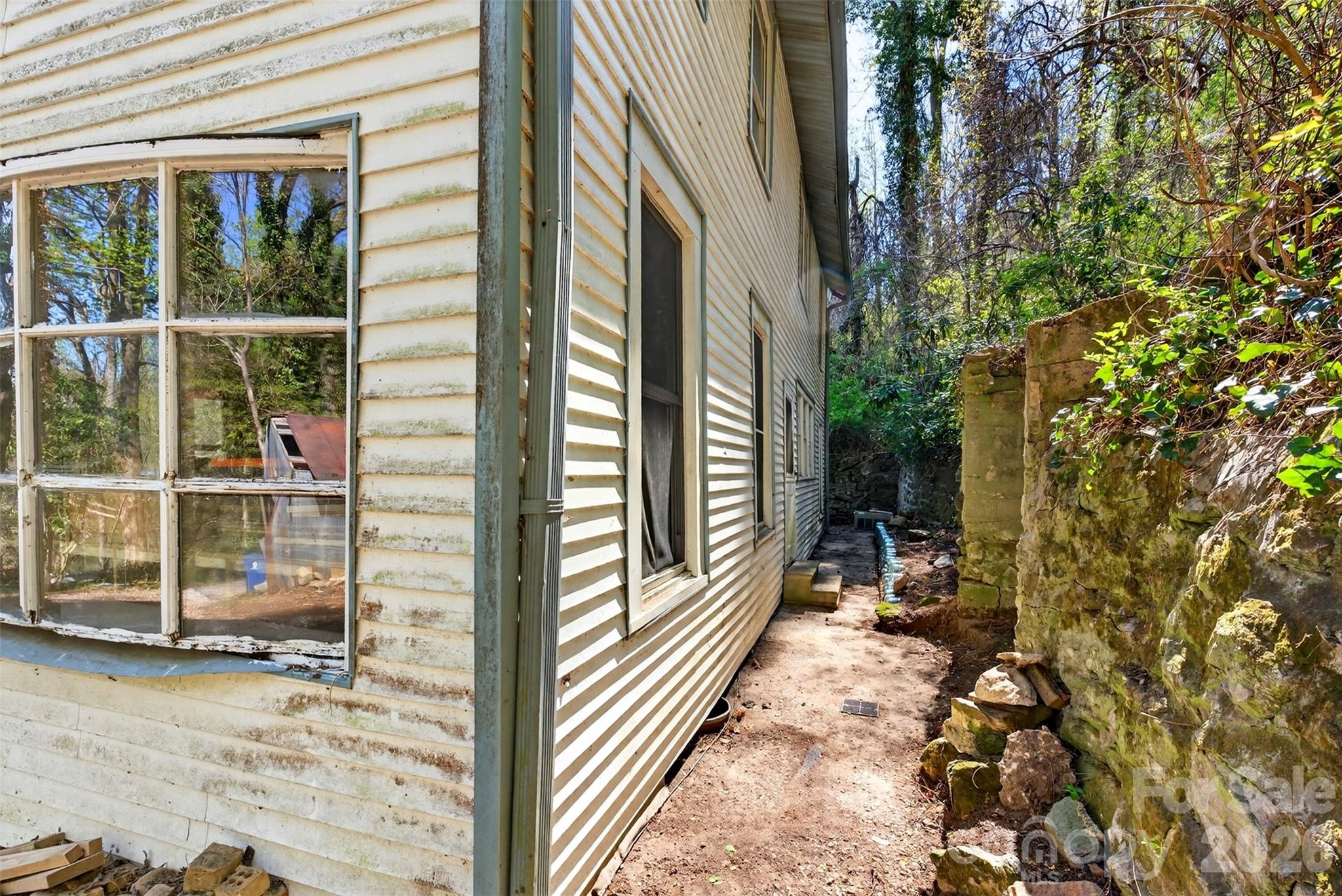105 Poplar Street — Saluda