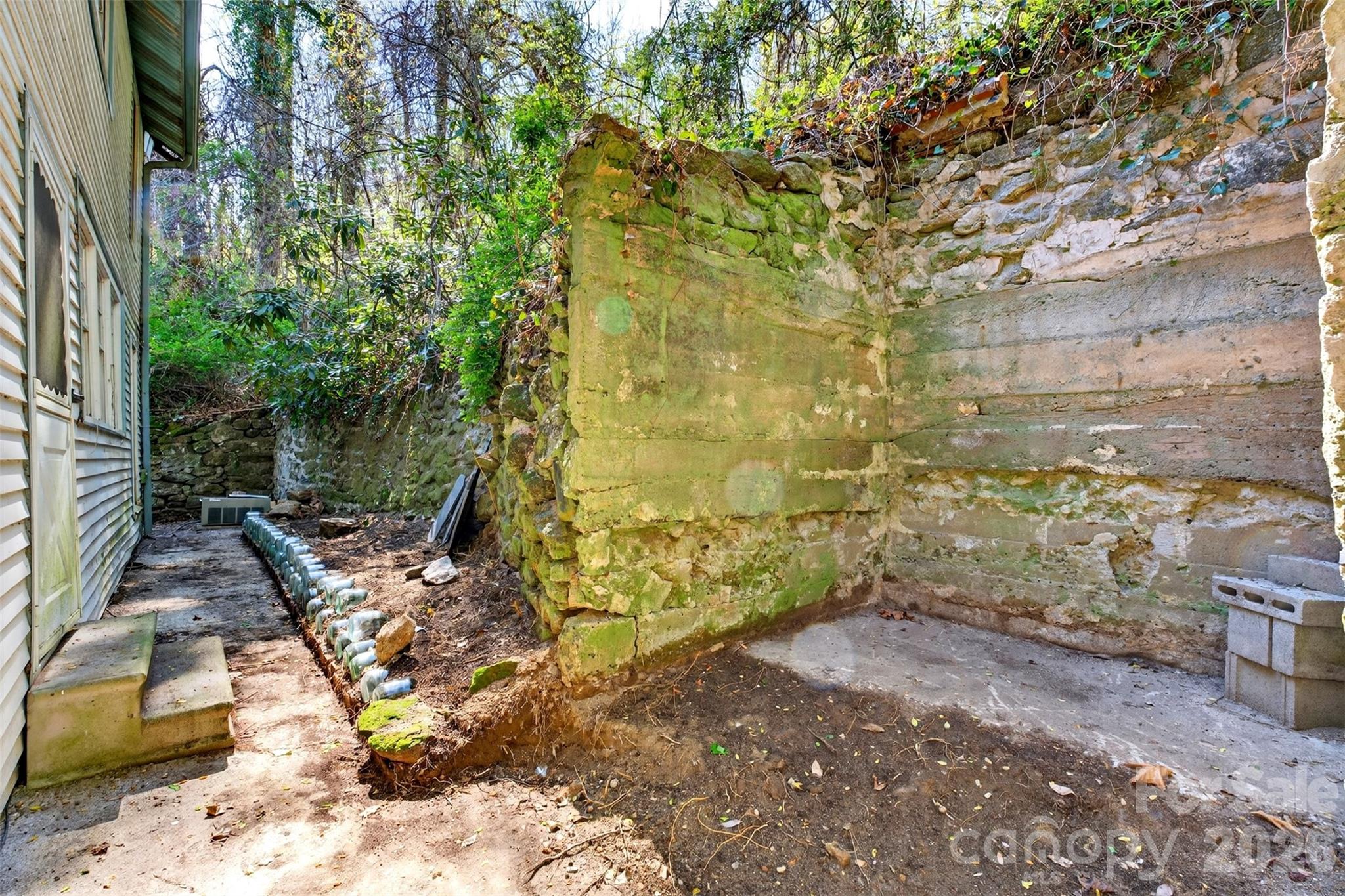 105 Poplar Street — Saluda