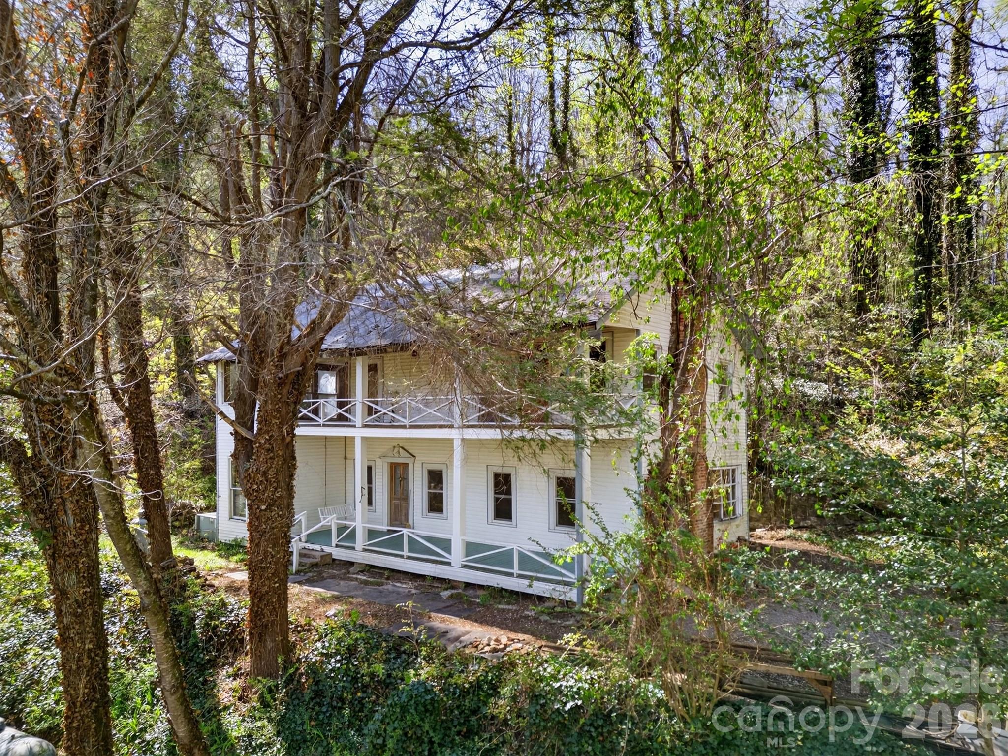 105 Poplar Street — Saluda