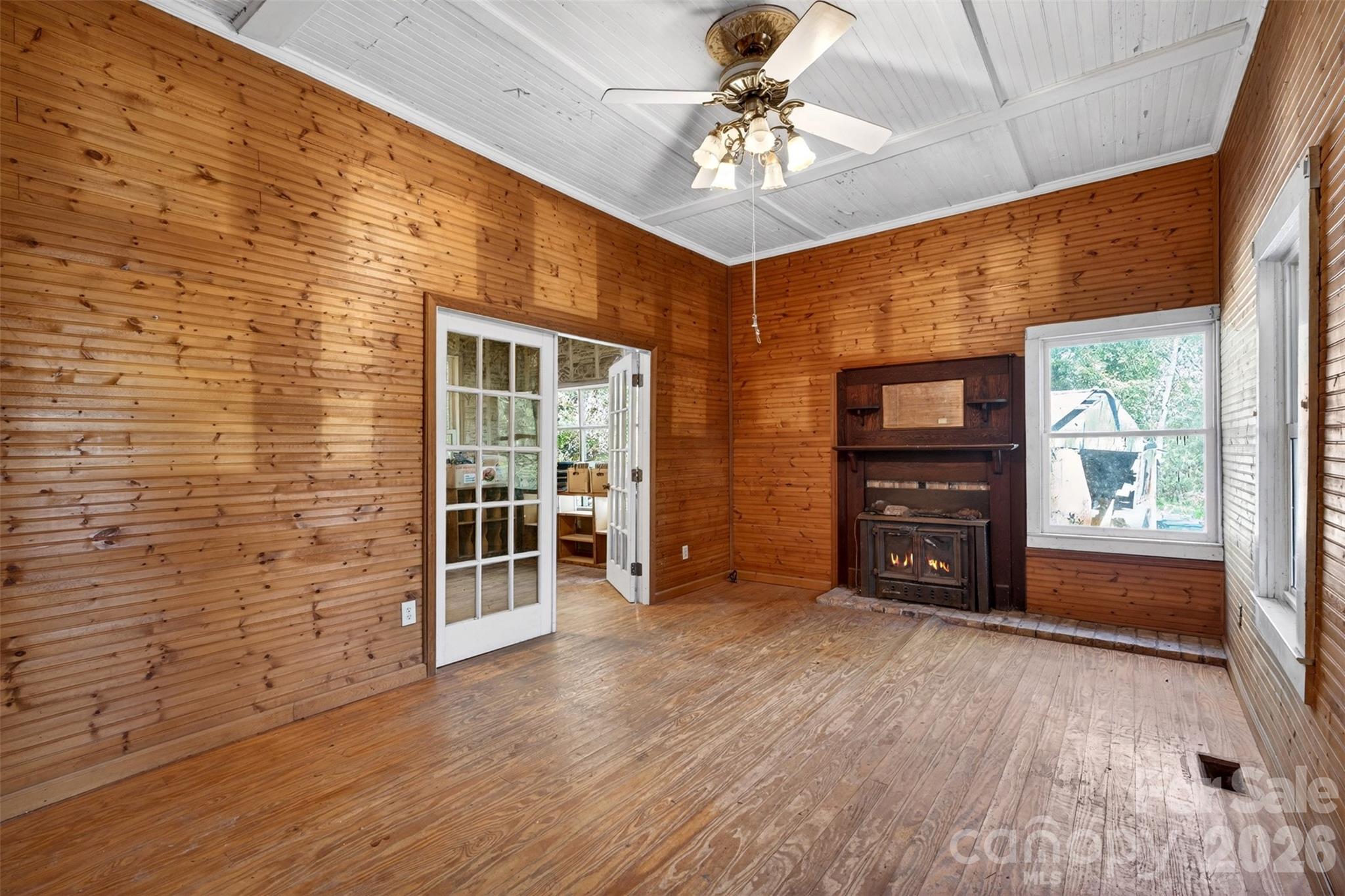 105 Poplar Street — Saluda