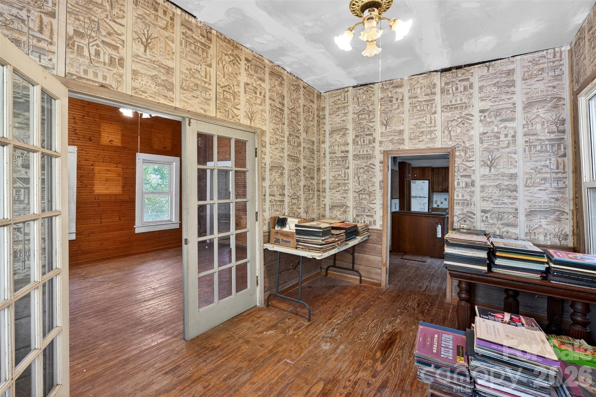 105 Poplar Street — Saluda