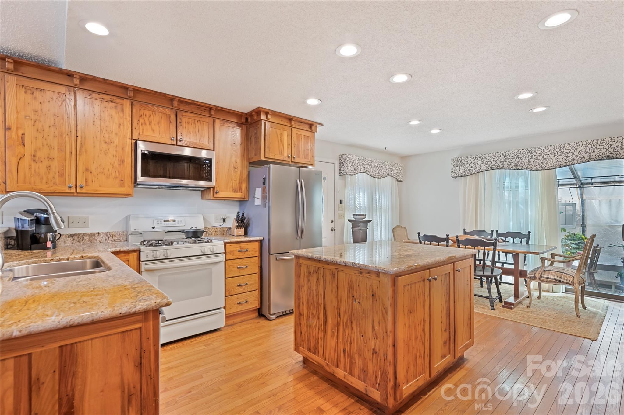 831 Forest Run Road — Whittier