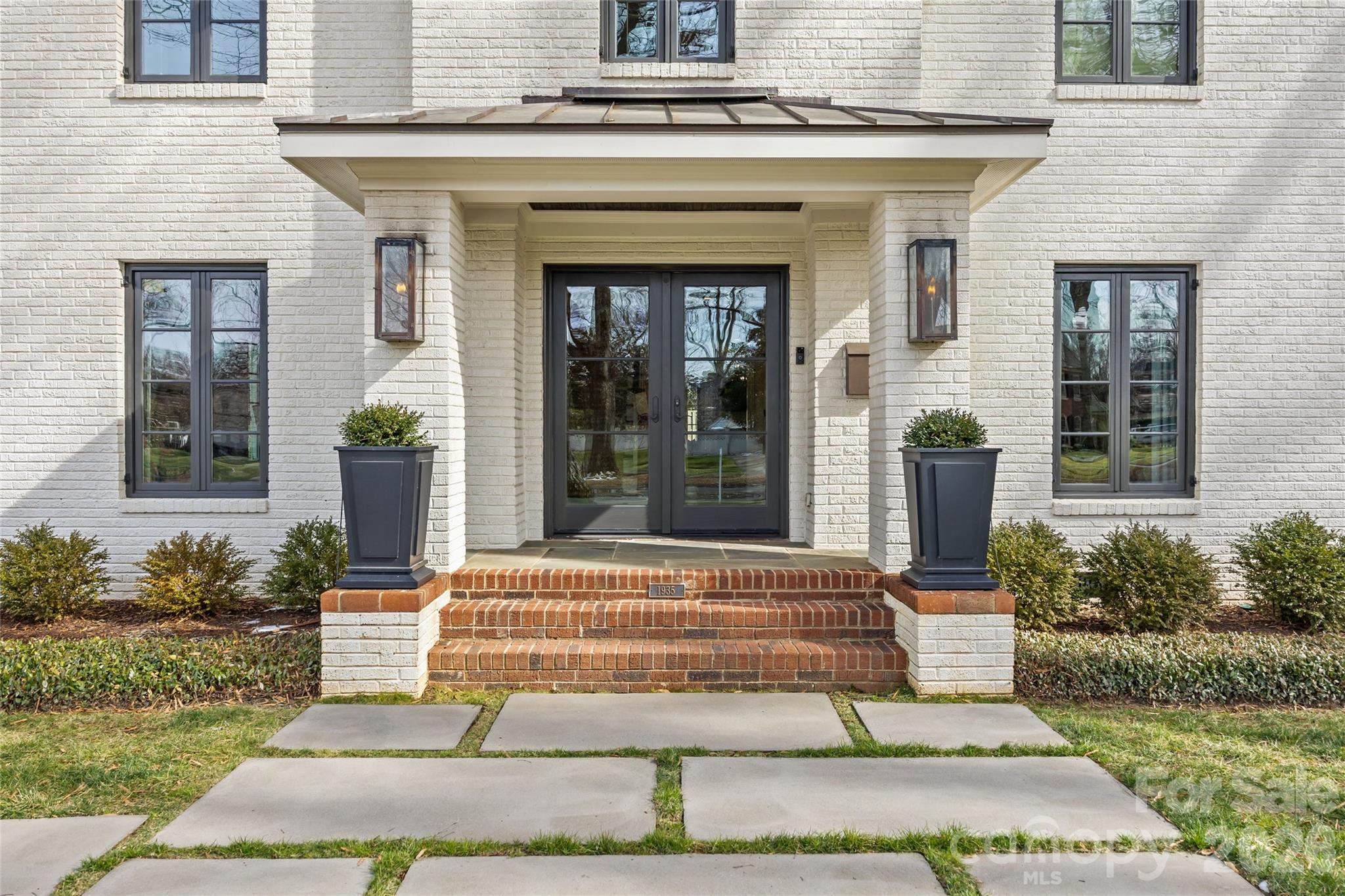 1935 Queens Road W — Charlotte