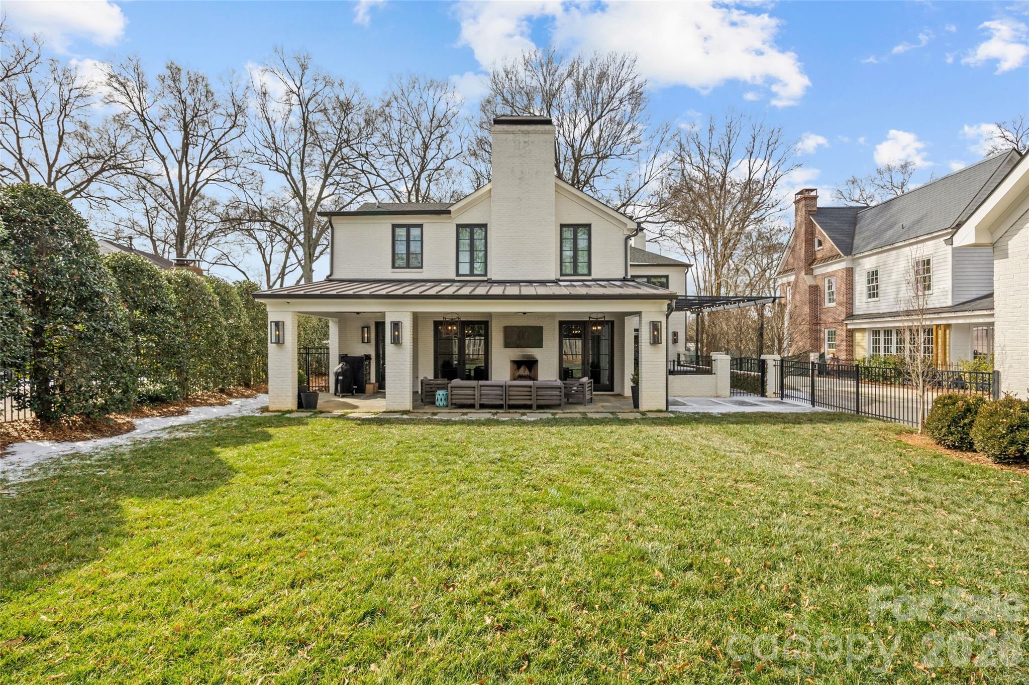 1935 Queens Road W — Charlotte