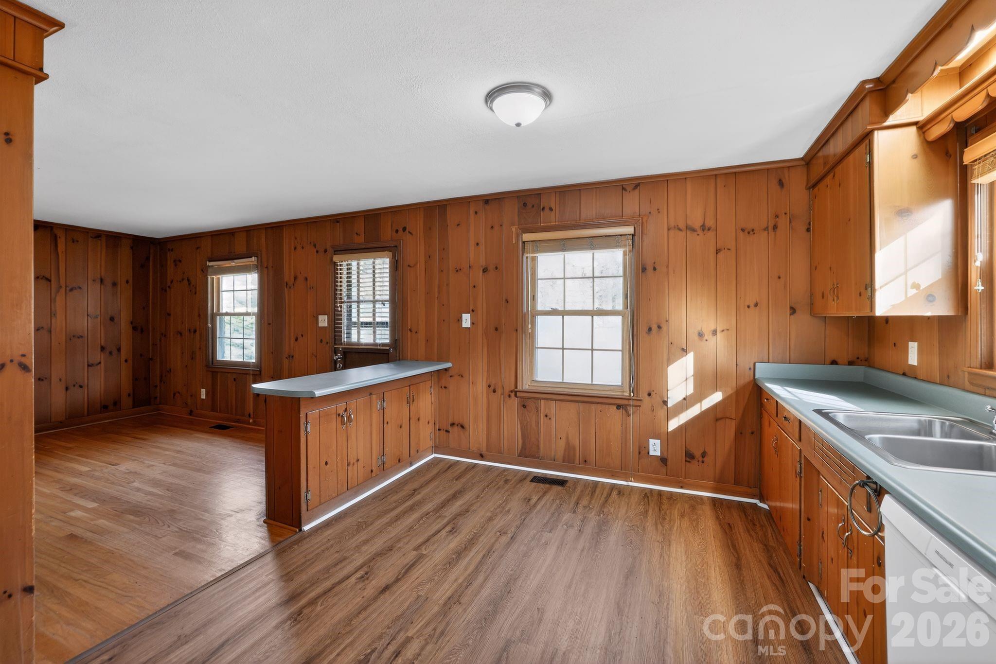 212 N Pine Lake Drive — Spartanburg