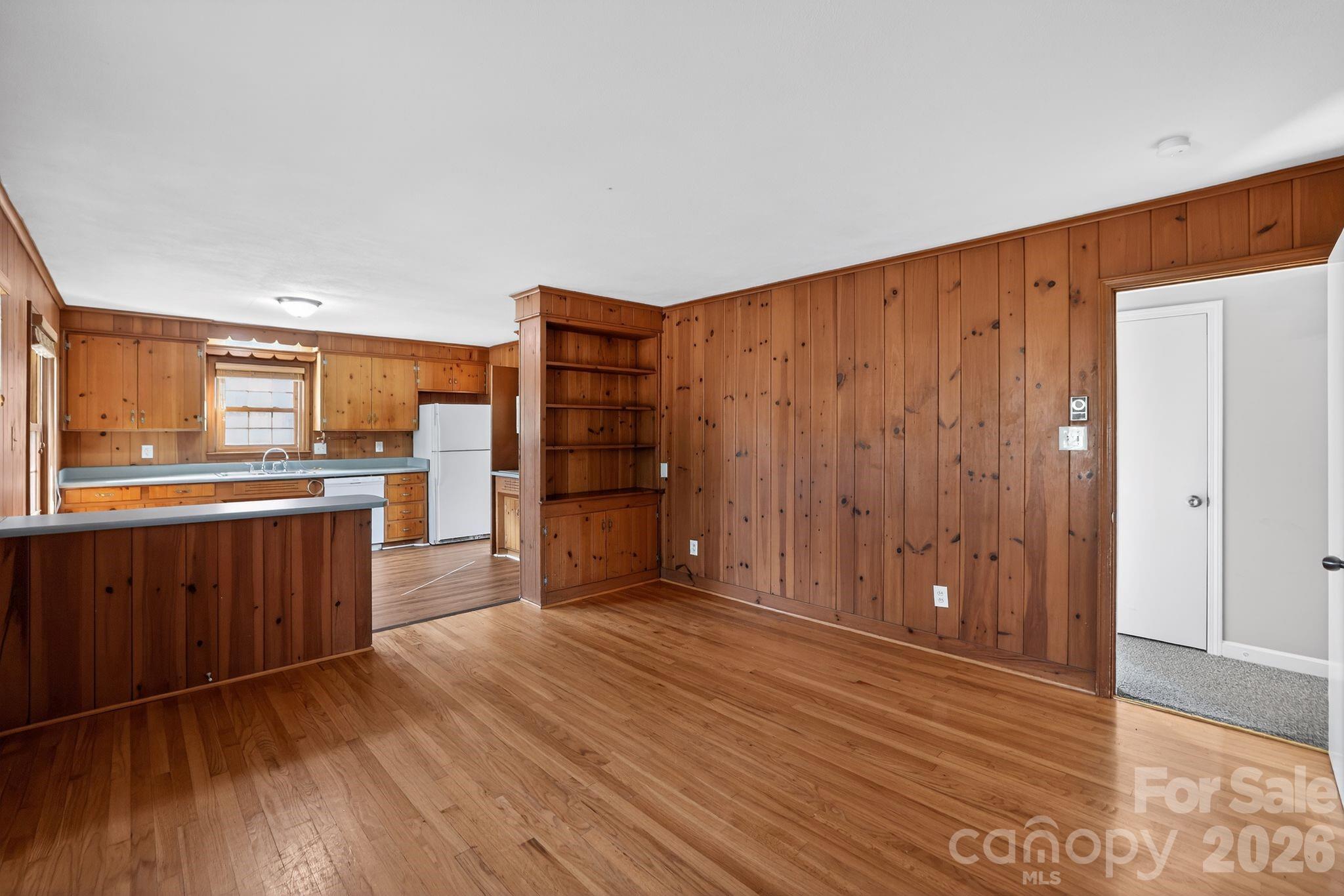 212 N Pine Lake Drive — Spartanburg