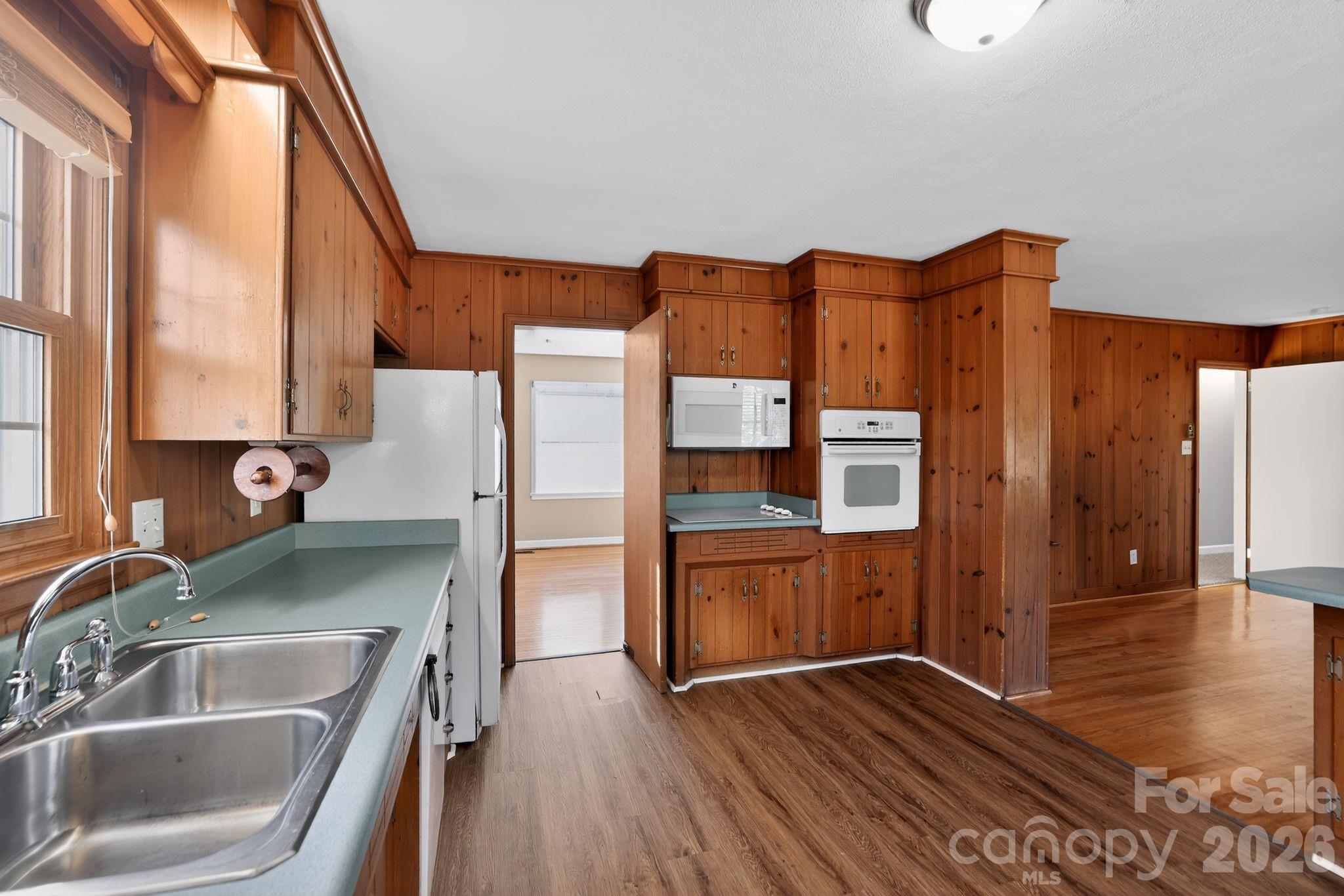 212 N Pine Lake Drive — Spartanburg