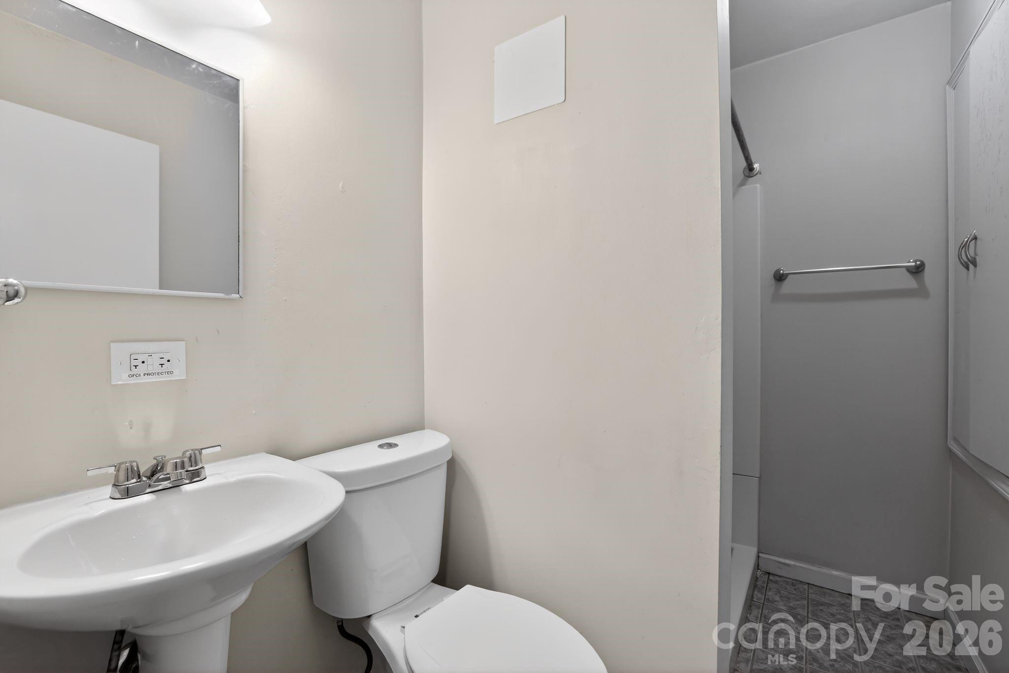 212 N Pine Lake Drive — Spartanburg
