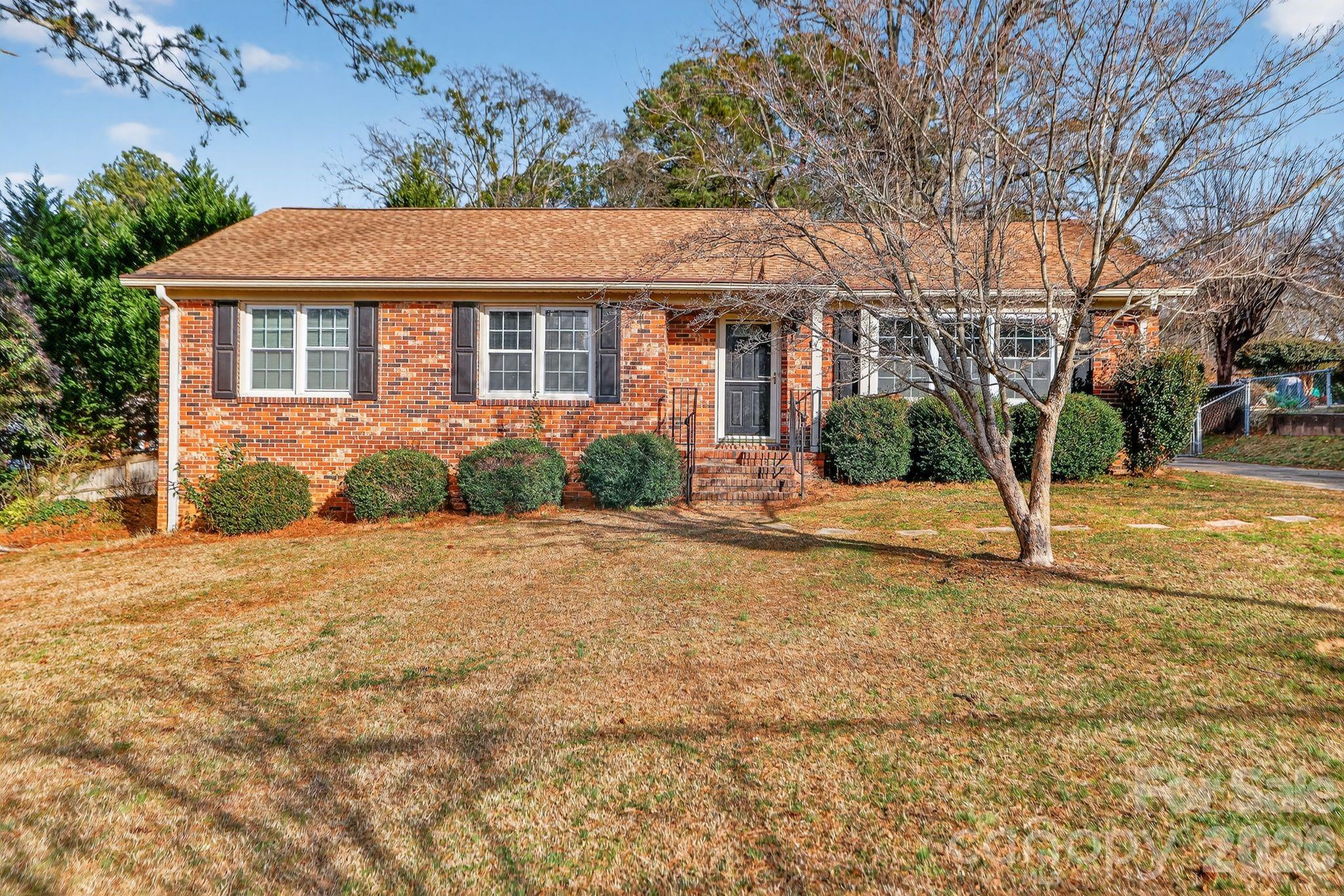 212 N Pine Lake Drive — Spartanburg