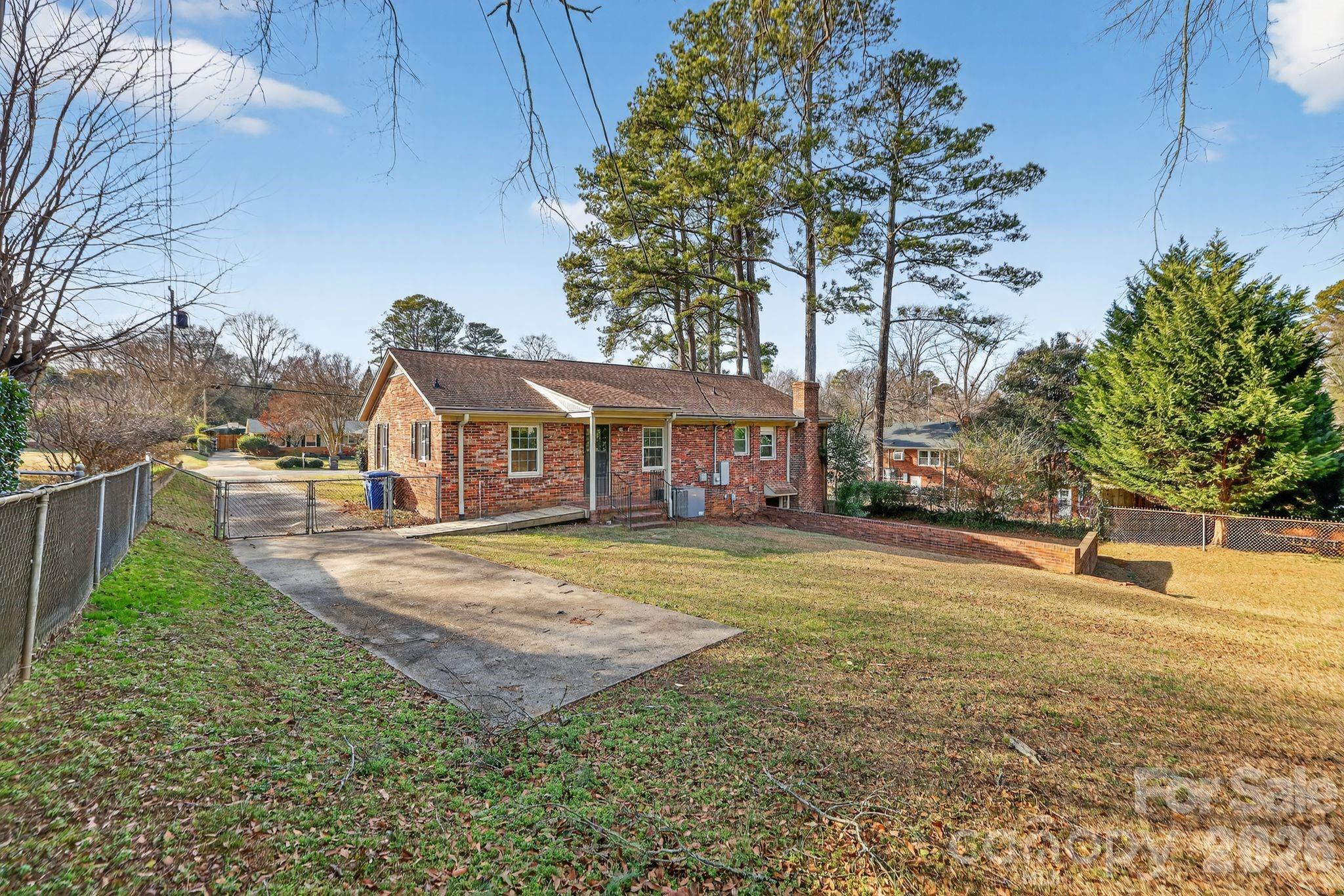 212 N Pine Lake Drive — Spartanburg