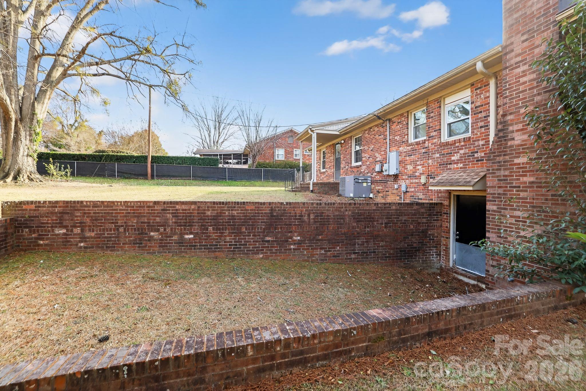 212 N Pine Lake Drive — Spartanburg