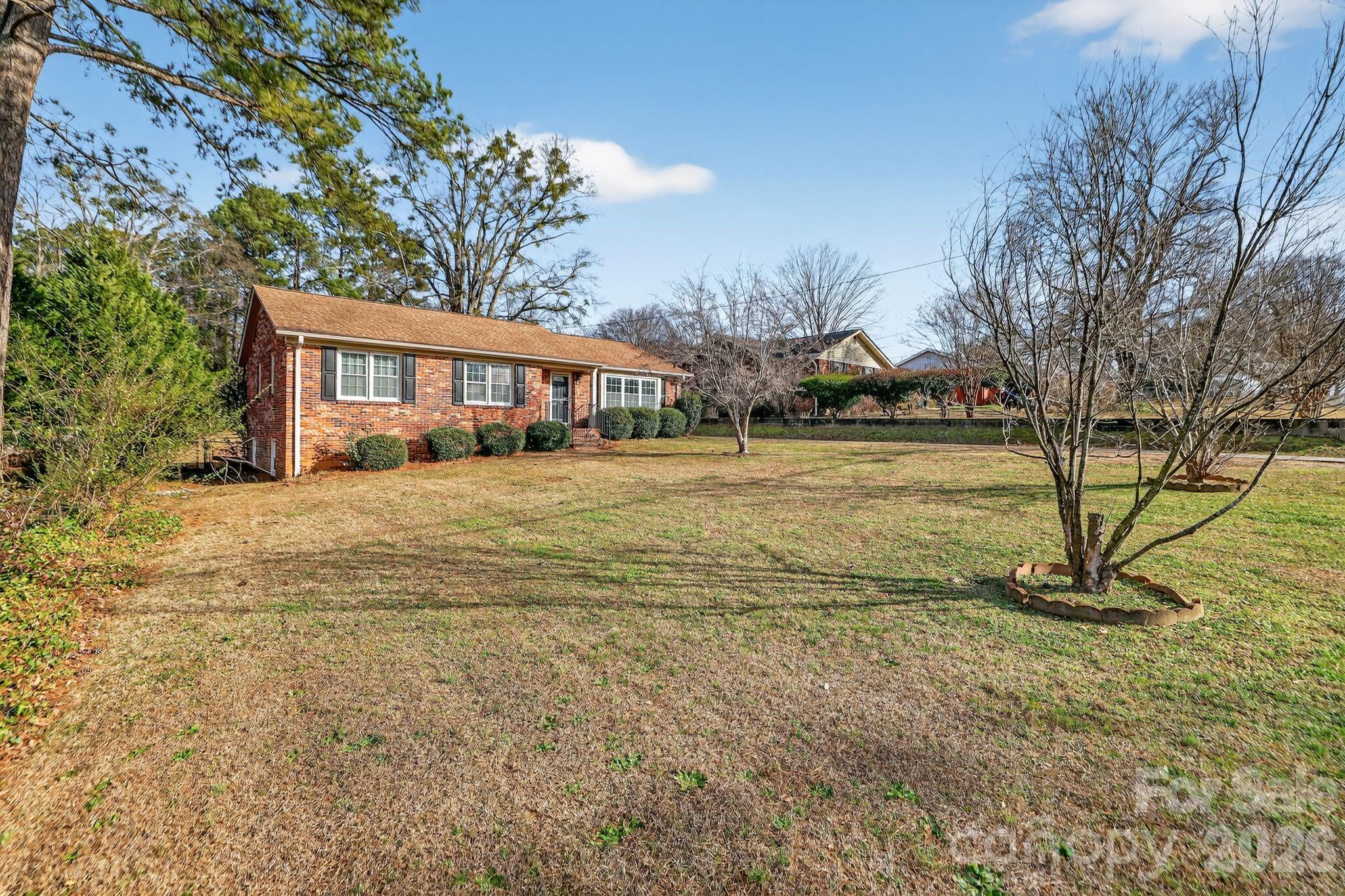 212 N Pine Lake Drive — Spartanburg