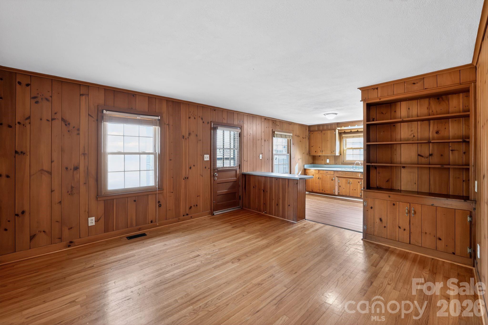 212 N Pine Lake Drive — Spartanburg