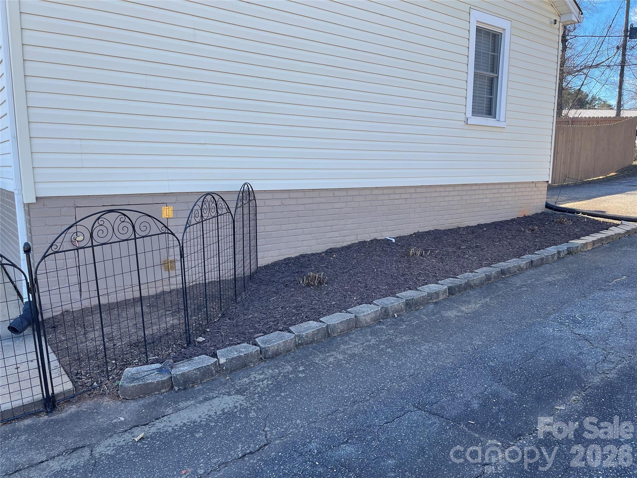 268 Oakland Road — Spindale