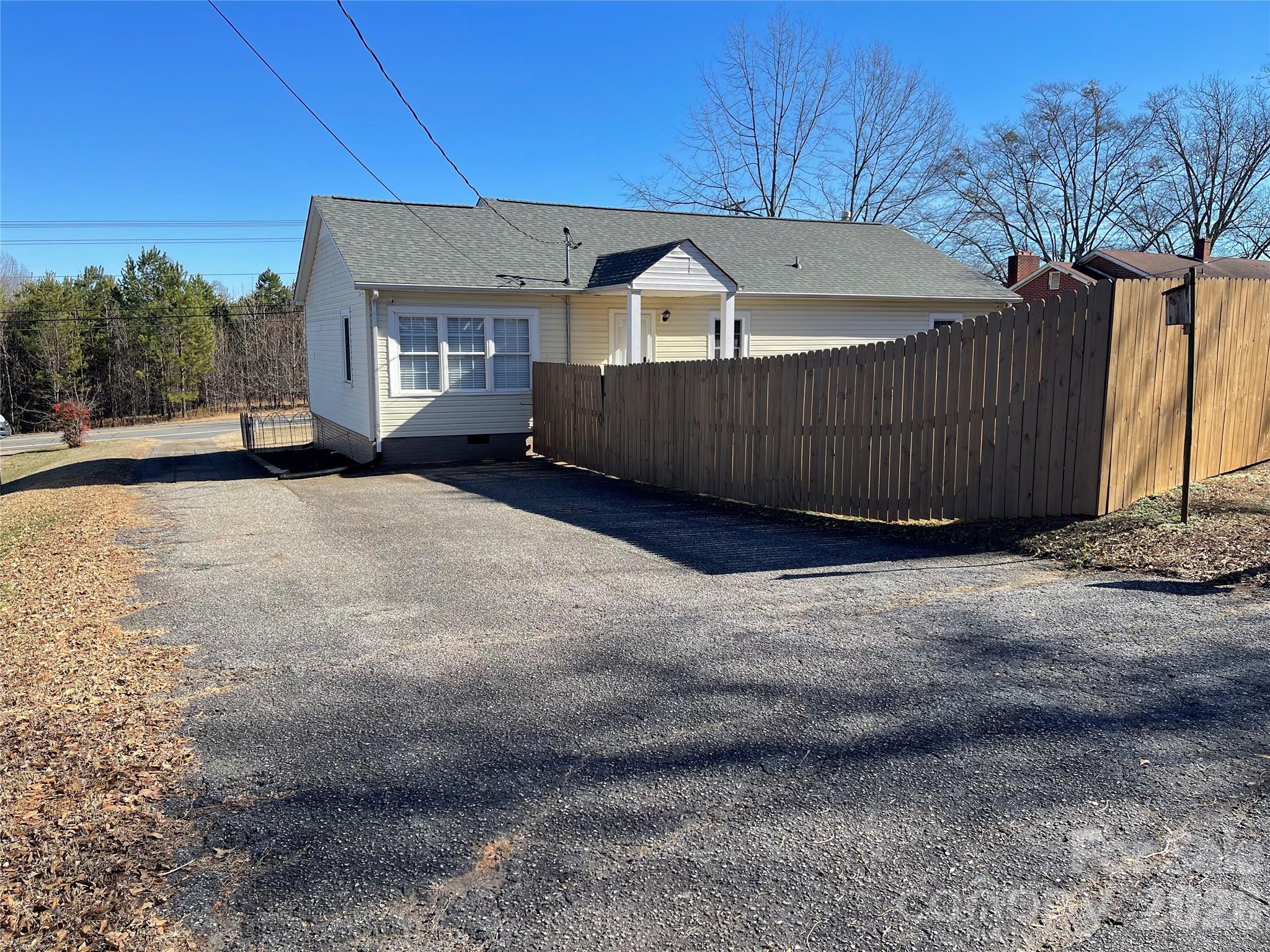 268 Oakland Road — Spindale