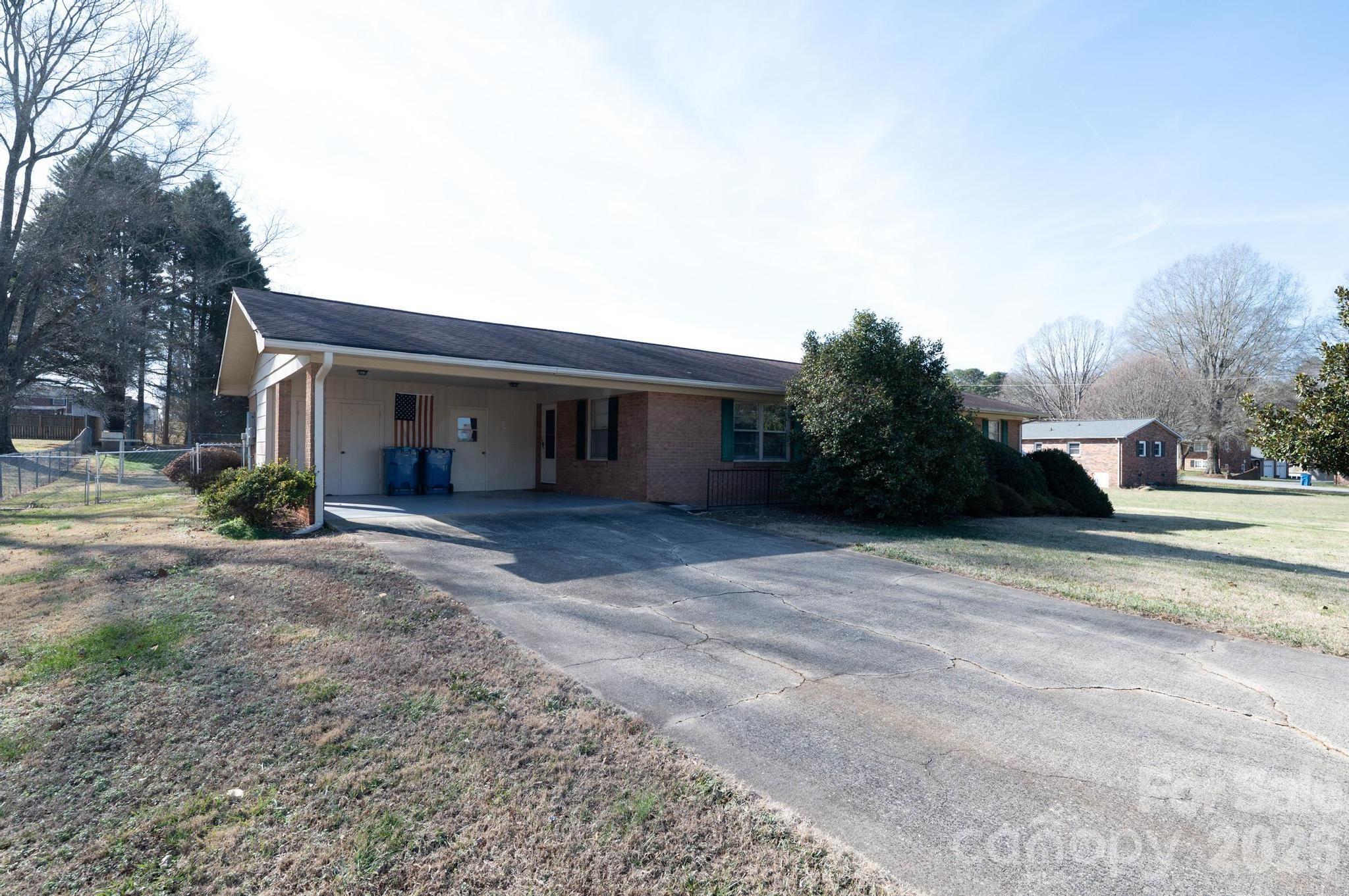 2347 Plainfield Drive — Conover