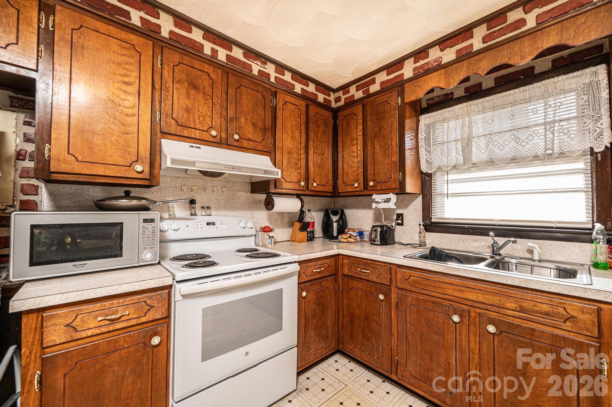 2347 Plainfield Drive — Conover